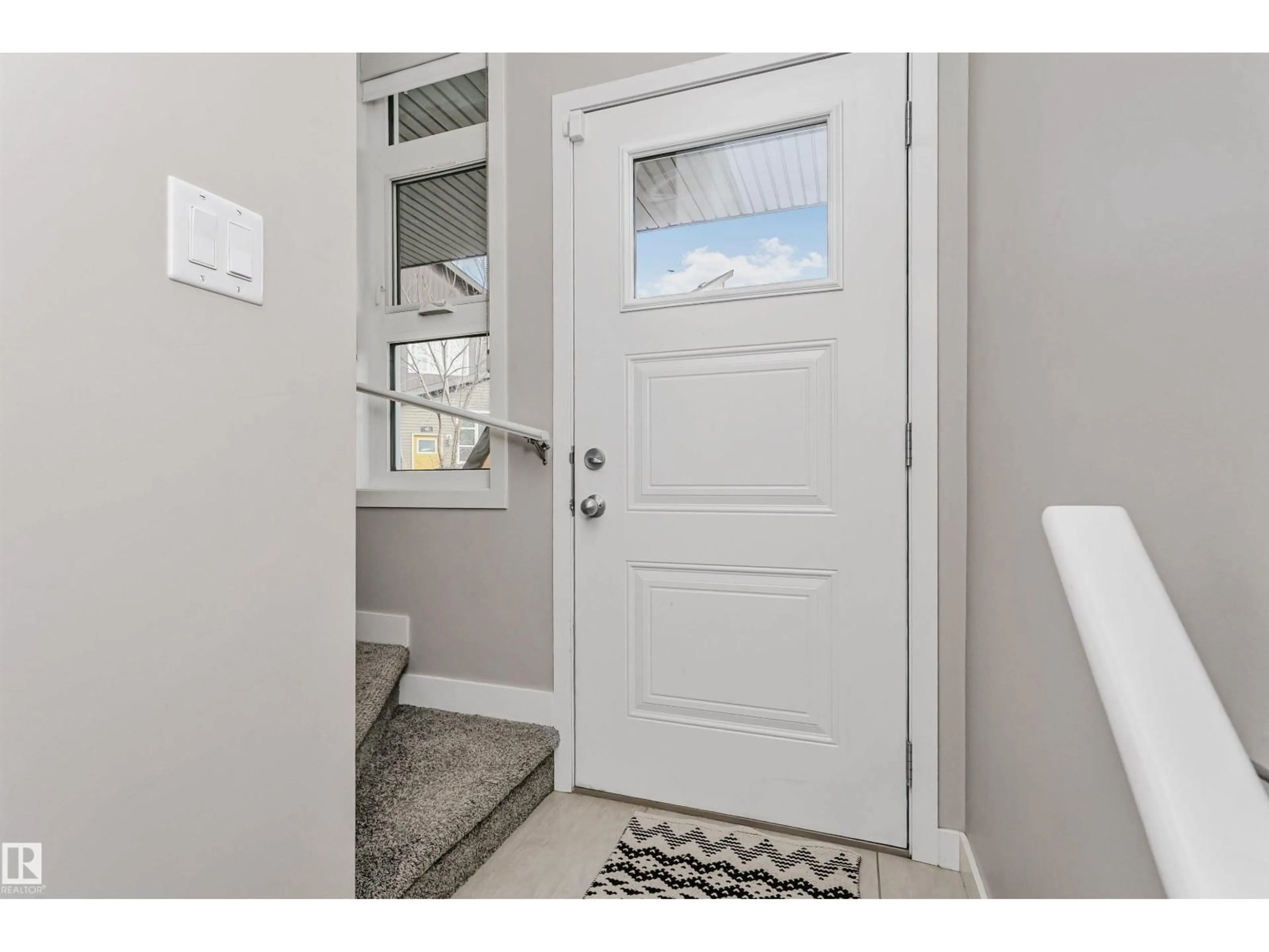 Indoor entryway for 4470 - 92 PROWSE RD, Edmonton Alberta T6W3R5