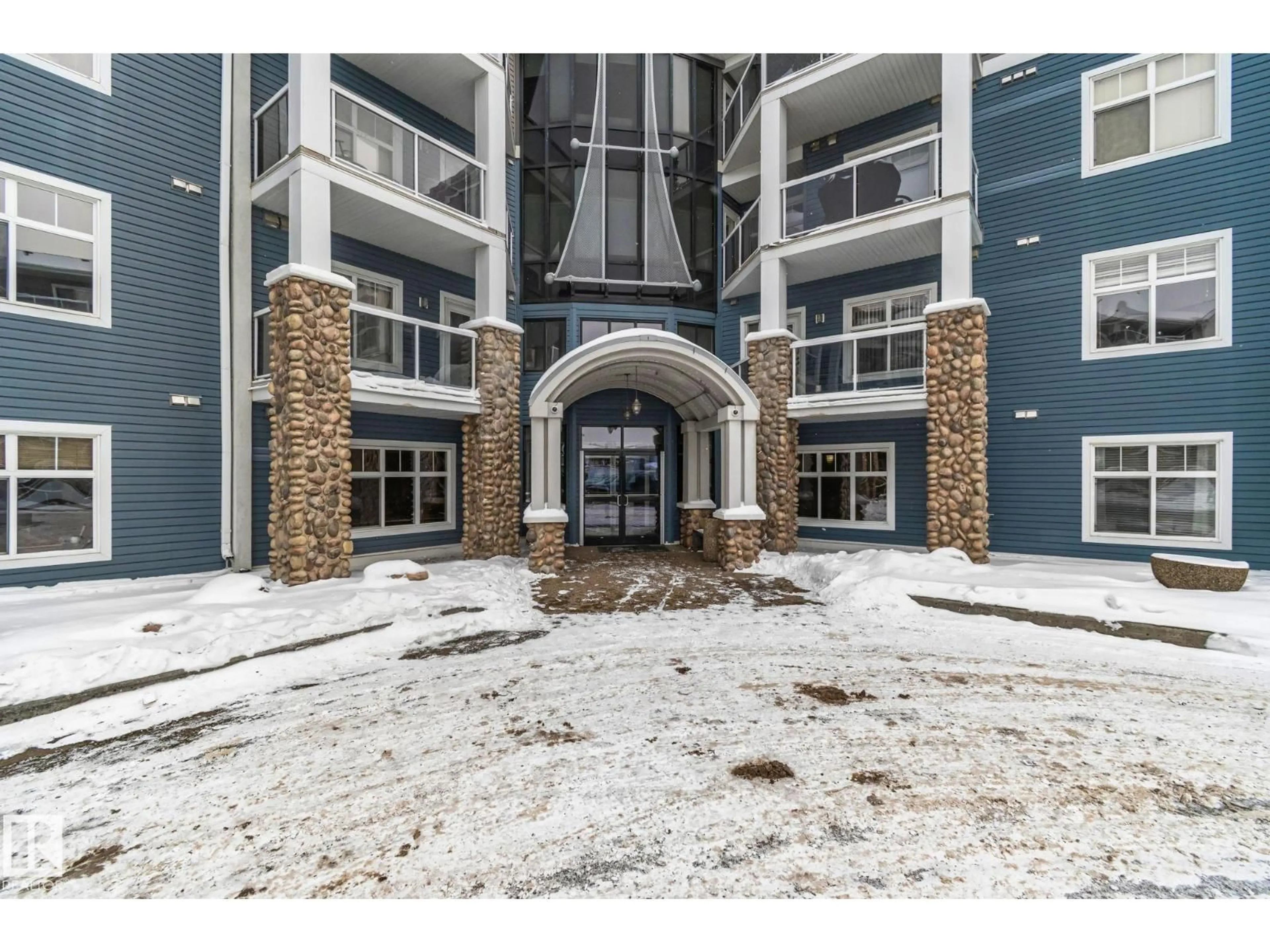 Indoor foyer for #406 - 16035 132 ST NW, Edmonton Alberta T6V0B4