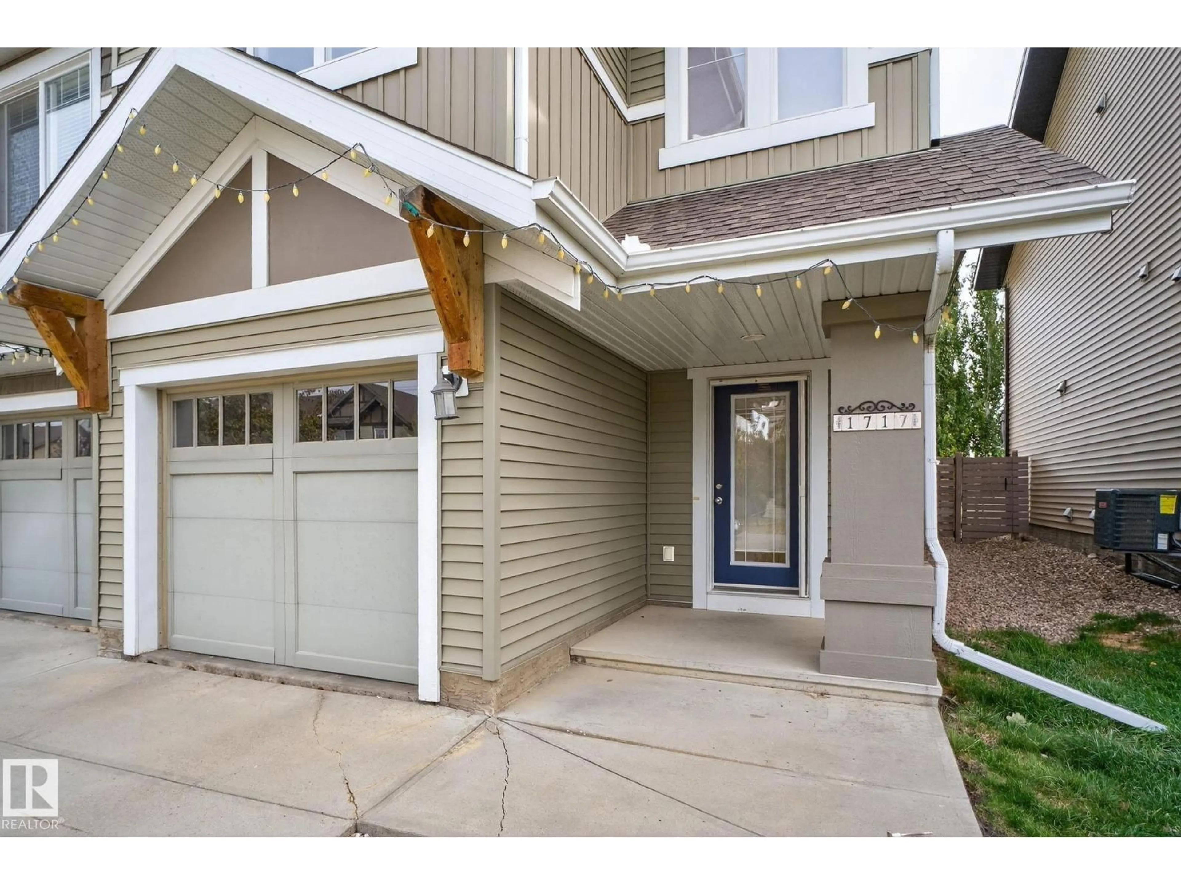 Indoor entryway for 1717 CHAPMAN WAY, Edmonton Alberta T6W0Y6