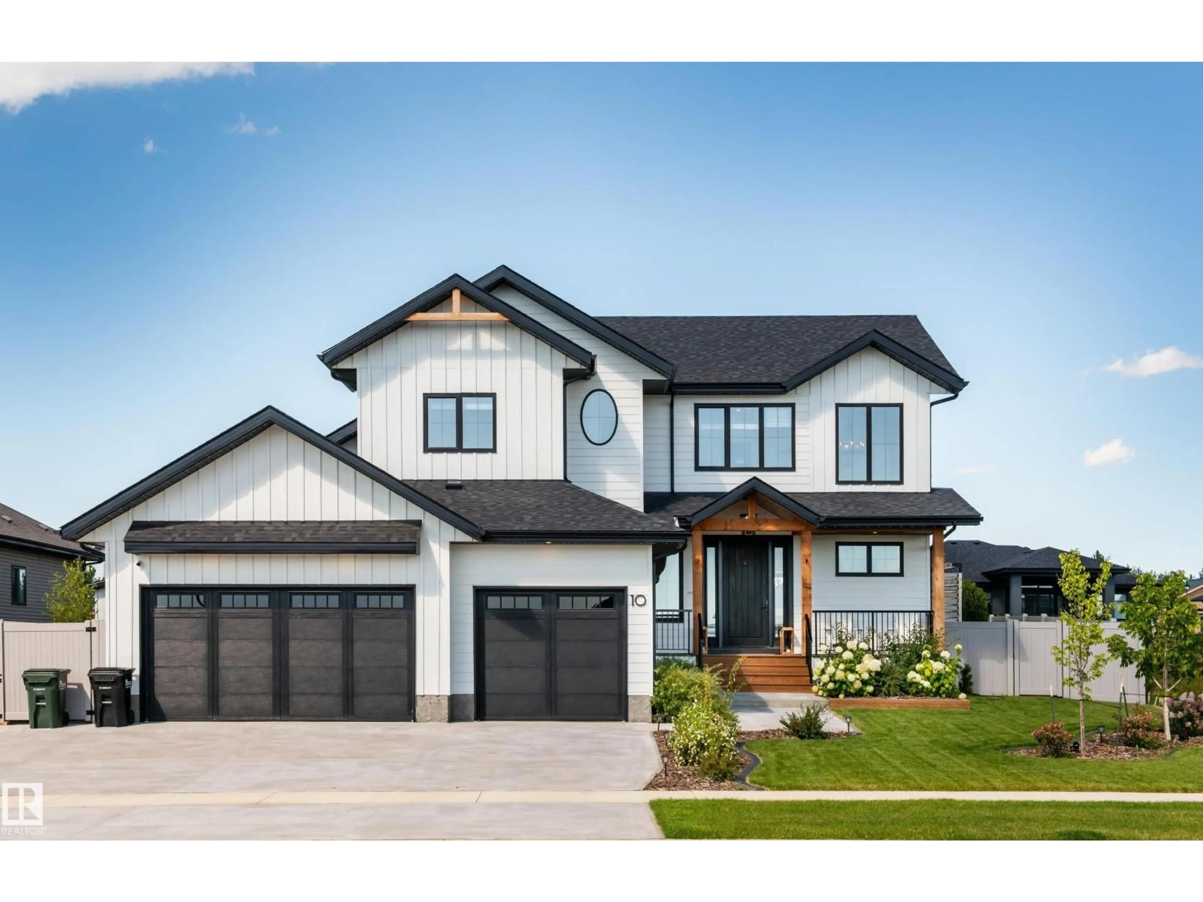 Home with vinyl exterior material, street for 10 HAYFIELD GV, Ardrossan Alberta T8E0A8