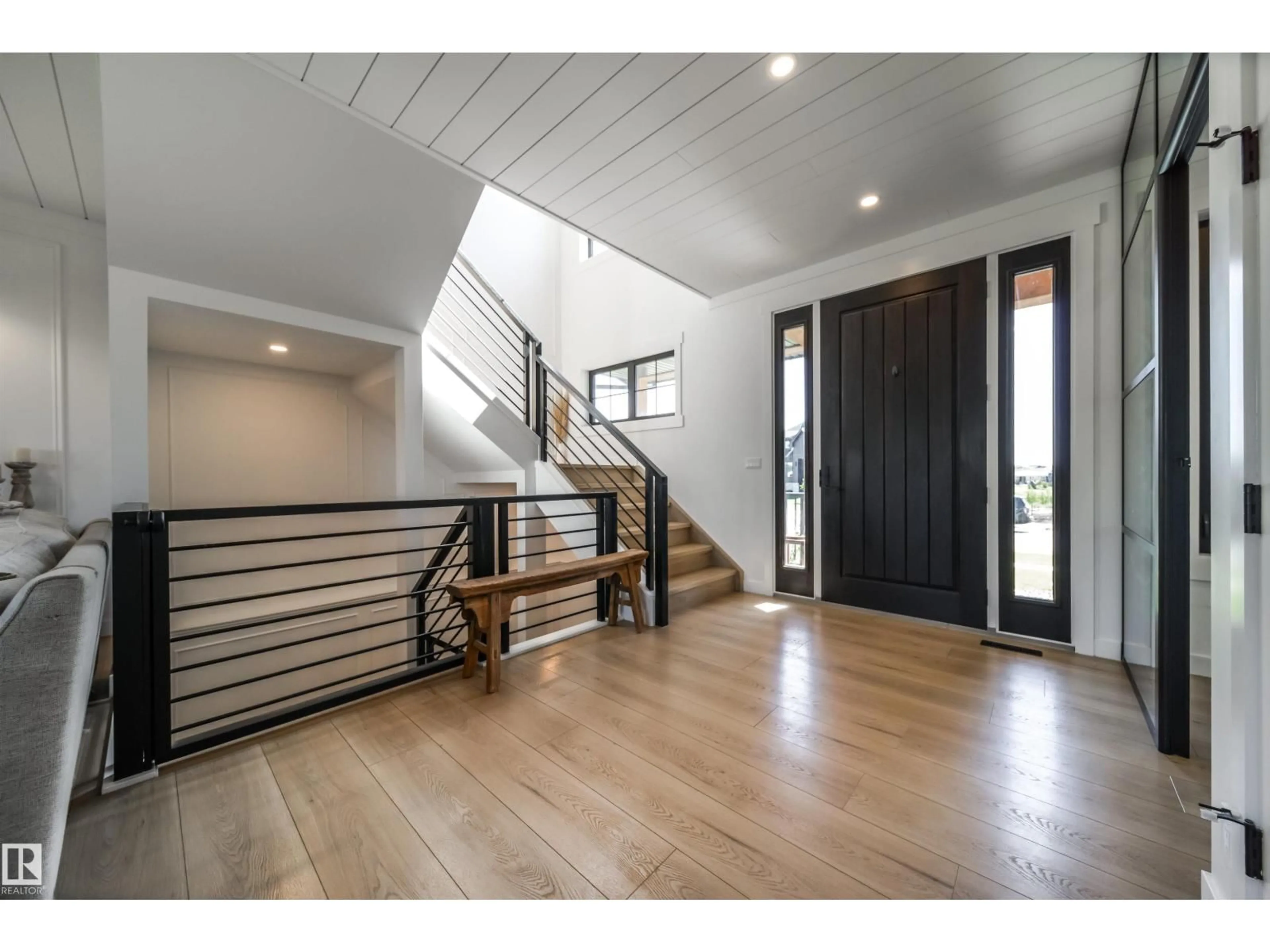 Indoor entryway for 10 HAYFIELD GV, Ardrossan Alberta T8E0A8