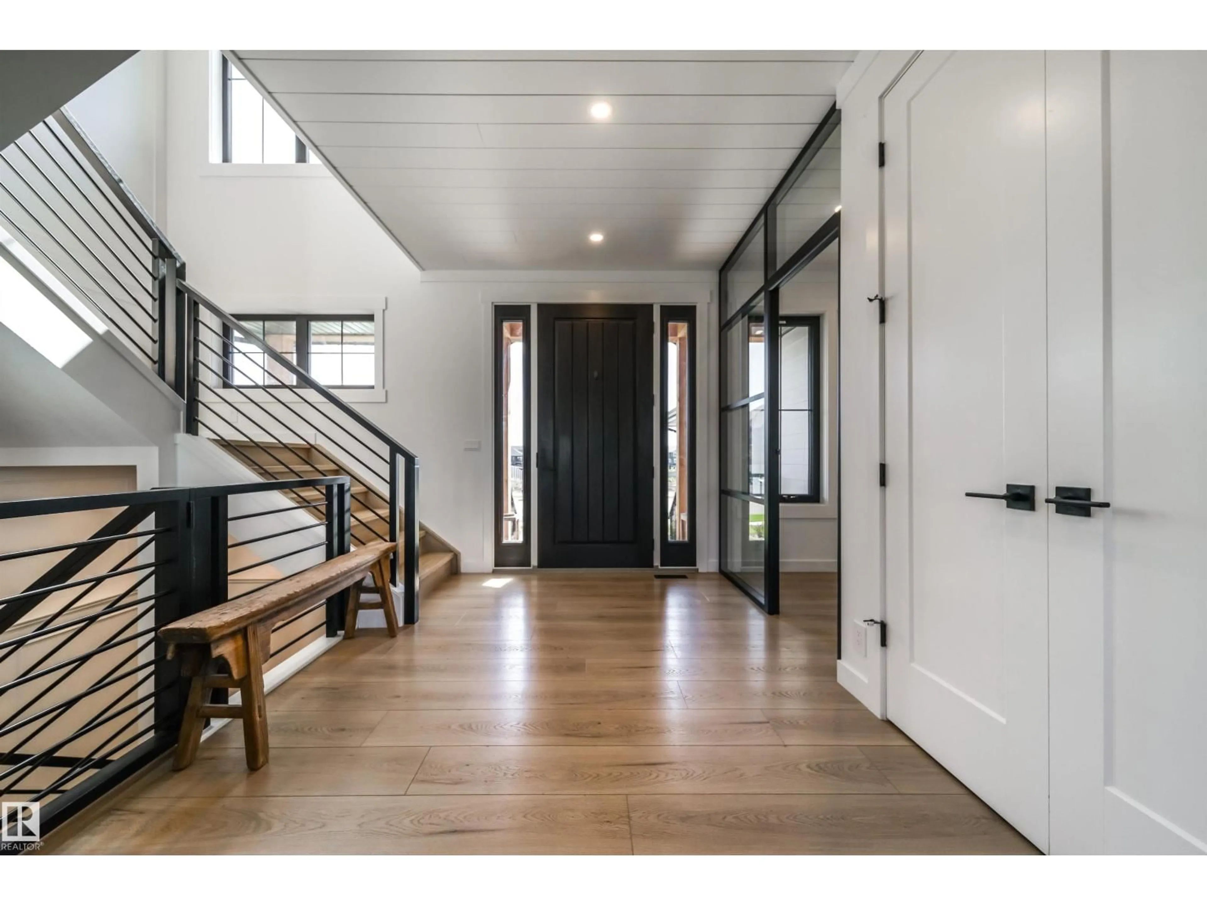 Indoor entryway for 10 HAYFIELD GV, Ardrossan Alberta T8E0A8