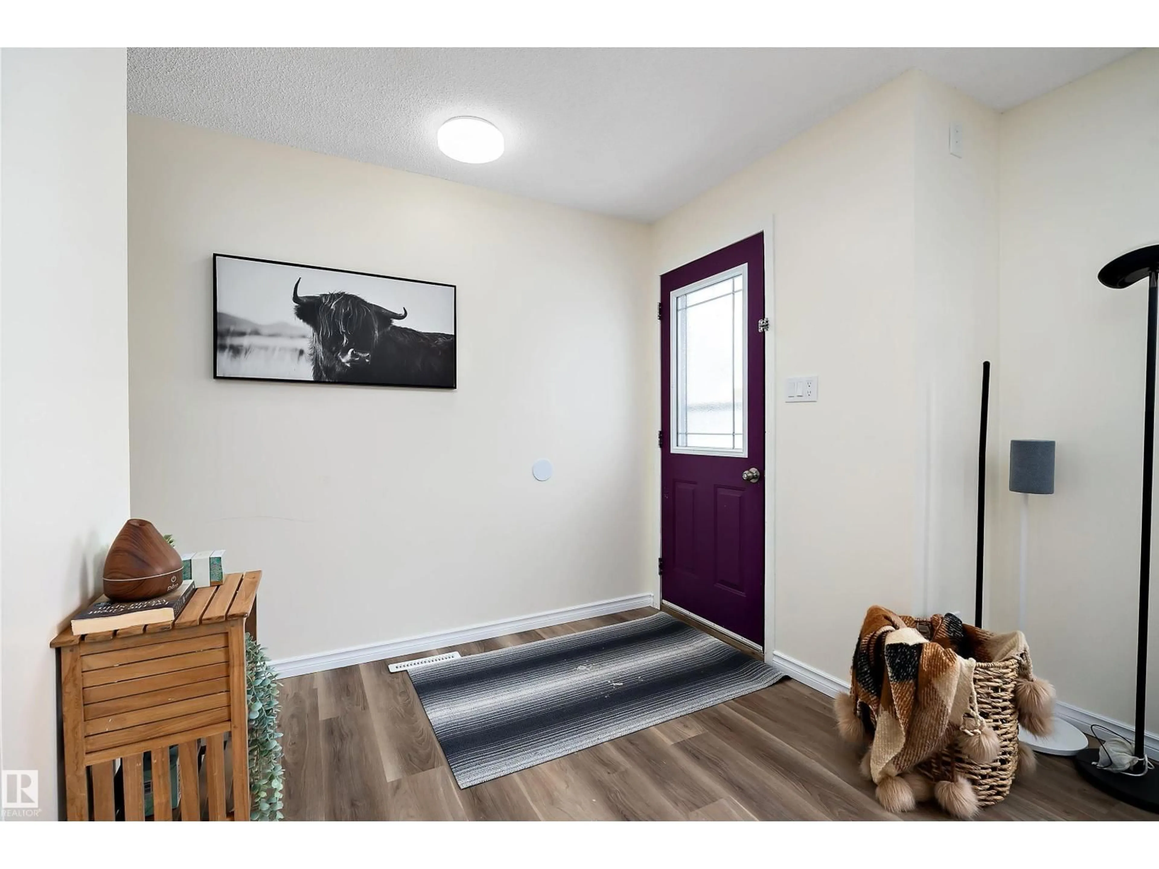 Indoor entryway for 3207 107 AV, Edmonton Alberta T5W0C6