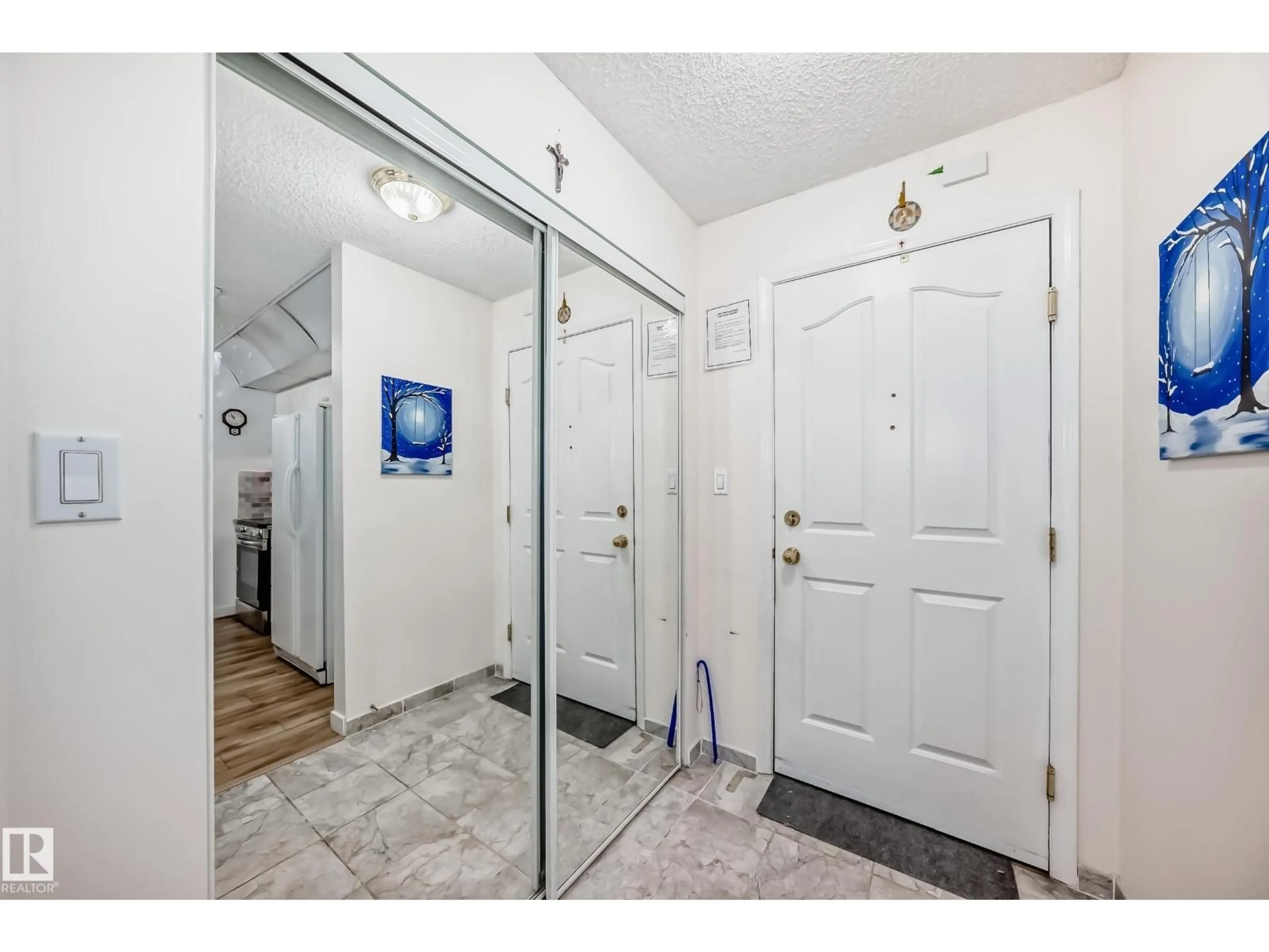 Indoor entryway for 121 17459 98A AV, Edmonton Alberta T5T6H8