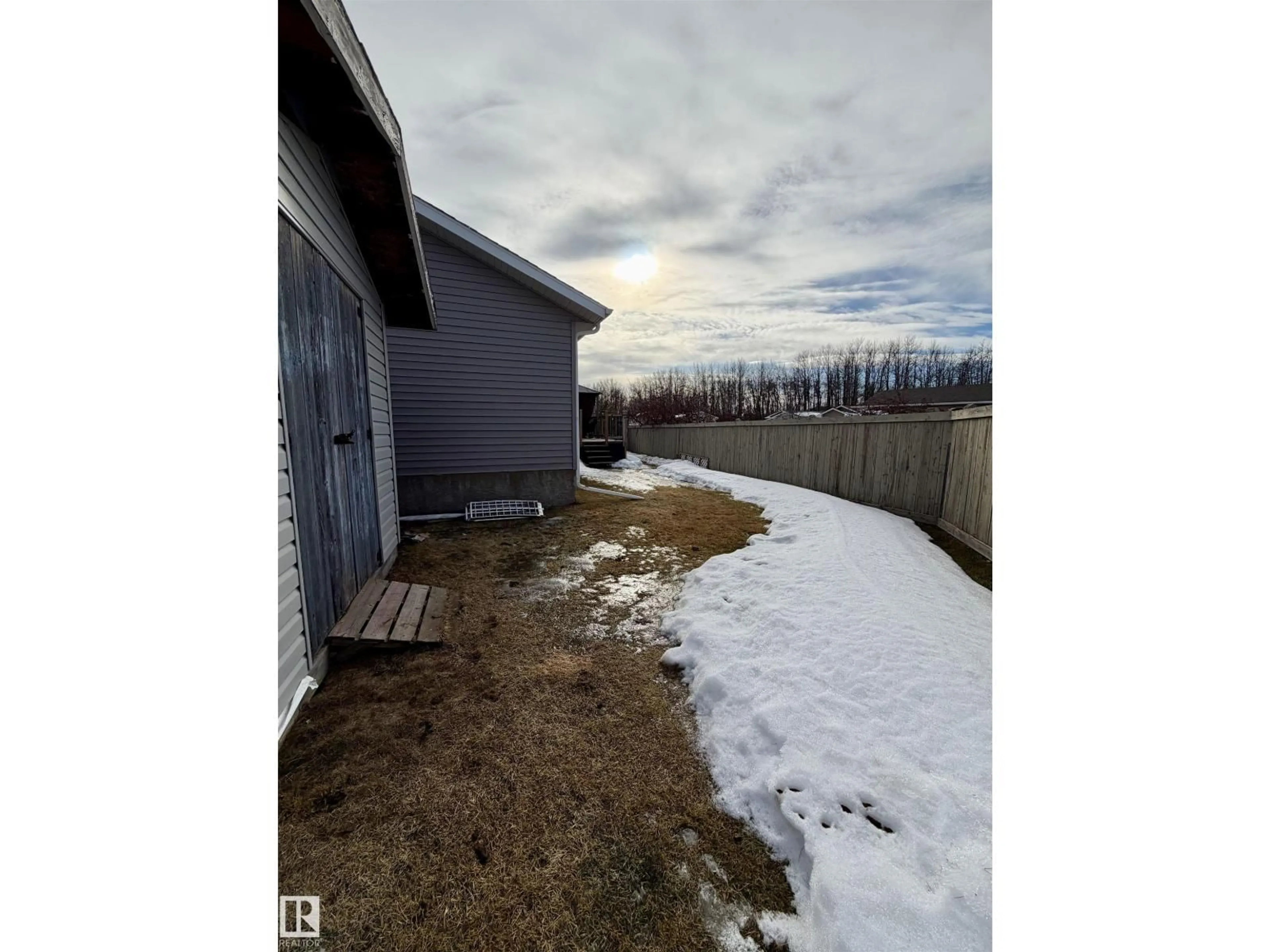 Shed for 1 JUTLAND CR, Stony Plain Alberta T7Z0A3