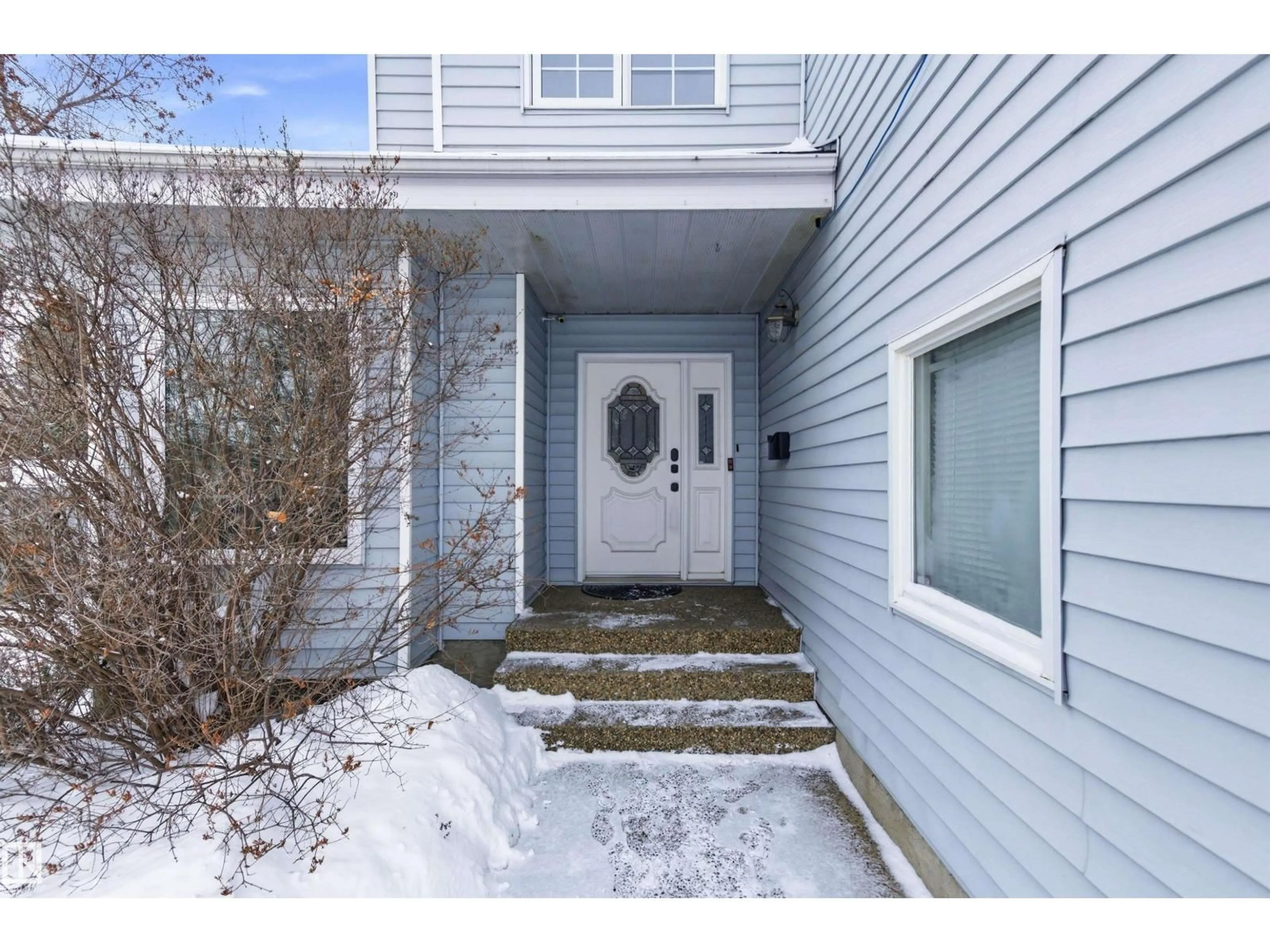 Indoor entryway for 326 O'CONNOR CL, Edmonton Alberta T6R1L6