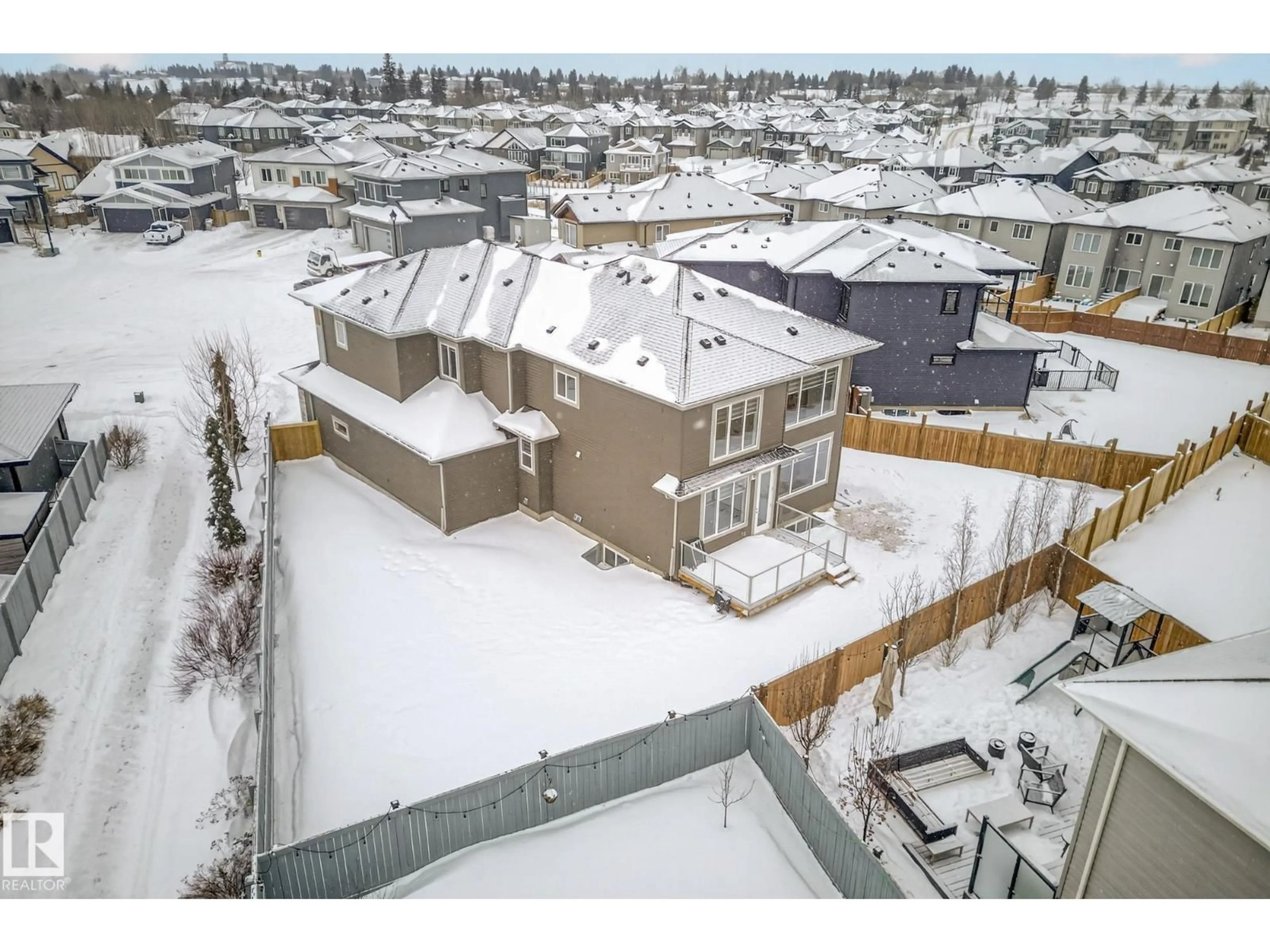 A pic from outside/outdoor area/front of a property/back of a property/a pic from drone, unknown for 4413 39 ST, Beaumont Alberta T4X2B7