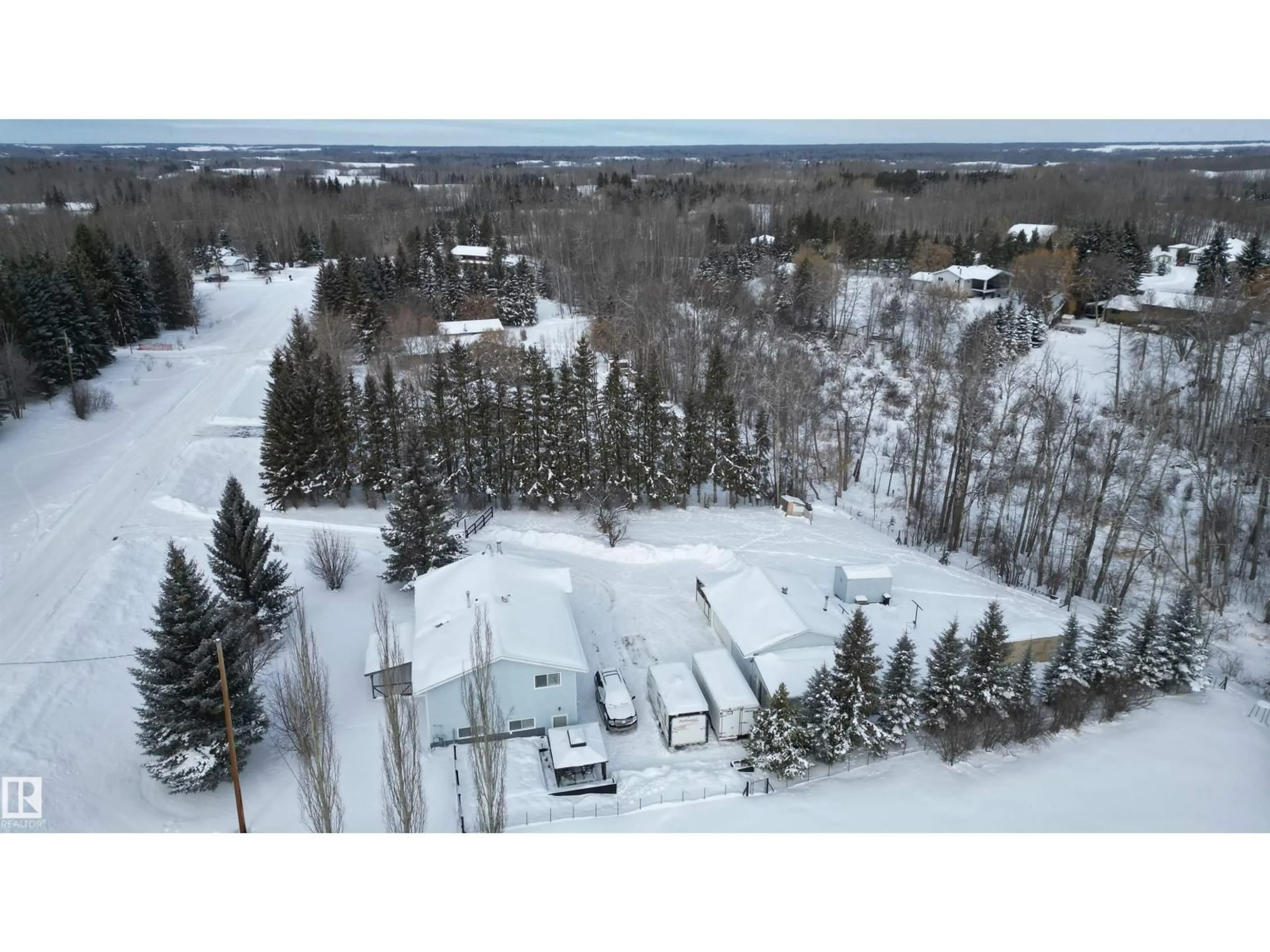 A pic from outside/outdoor area/front of a property/back of a property/a pic from drone, unknown for 4 - 2228 PARKLAND DR, Rural Parkland County Alberta T7Y2L2