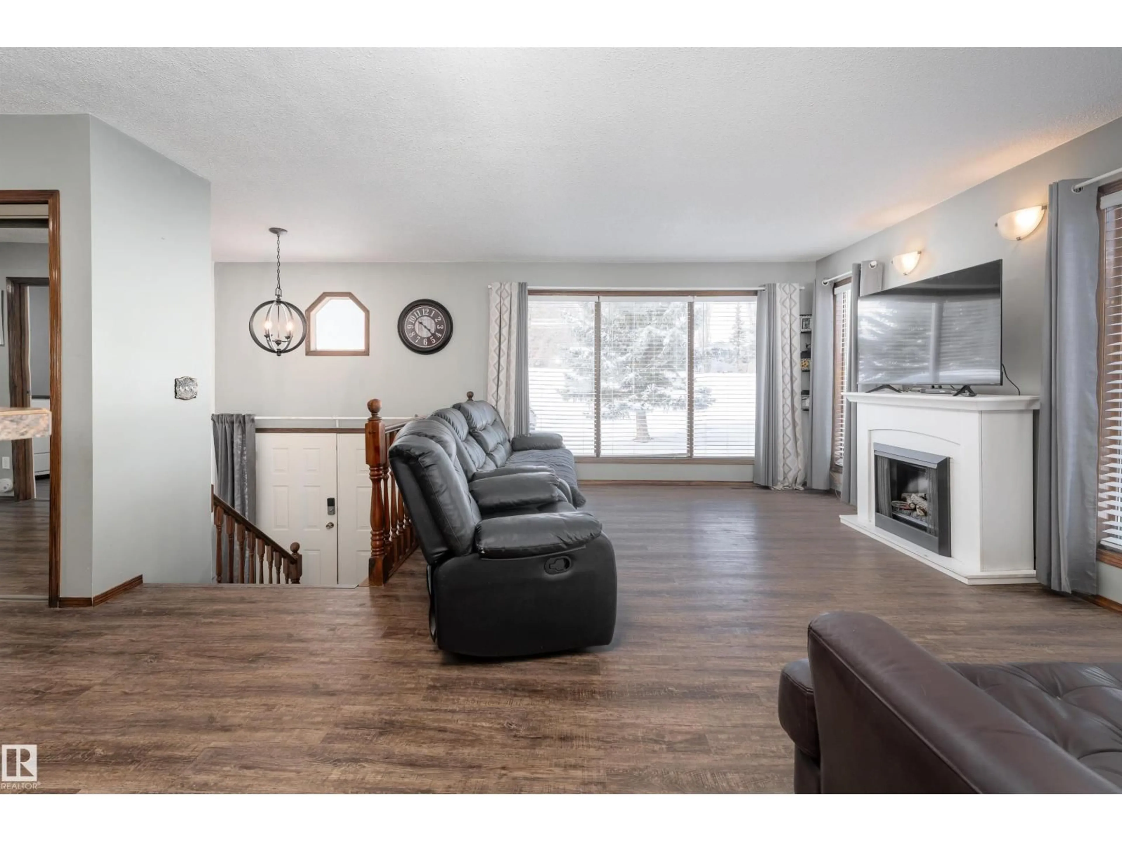 Living room with furniture, wood/laminate floor for 4 - 2228 PARKLAND DR, Rural Parkland County Alberta T7Y2L2