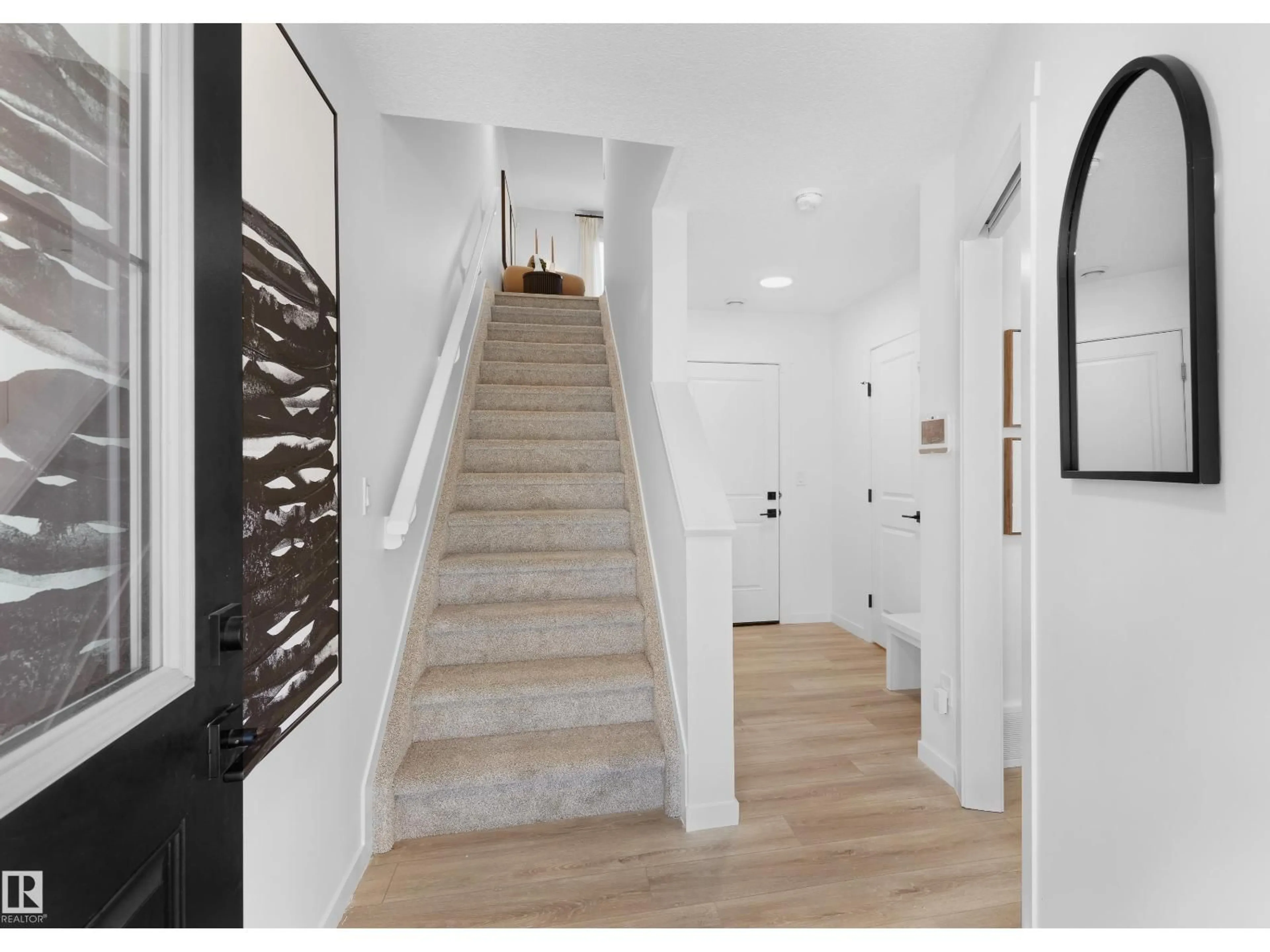 Indoor entryway for #4 - 150 CASHMAN CR, Edmonton Alberta T6W1E9