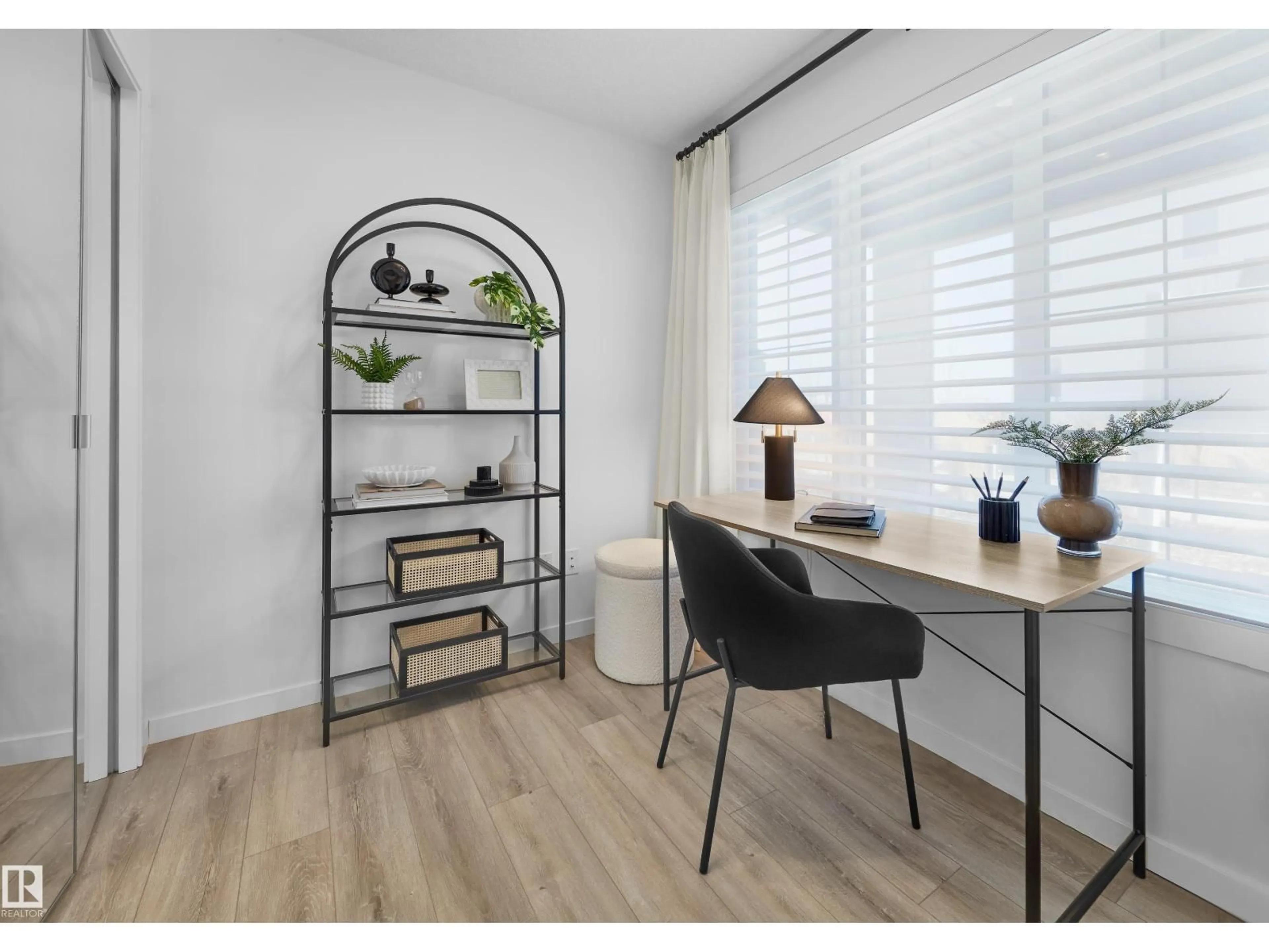 A pic of a room for #4 - 150 CASHMAN CR, Edmonton Alberta T6W1E9