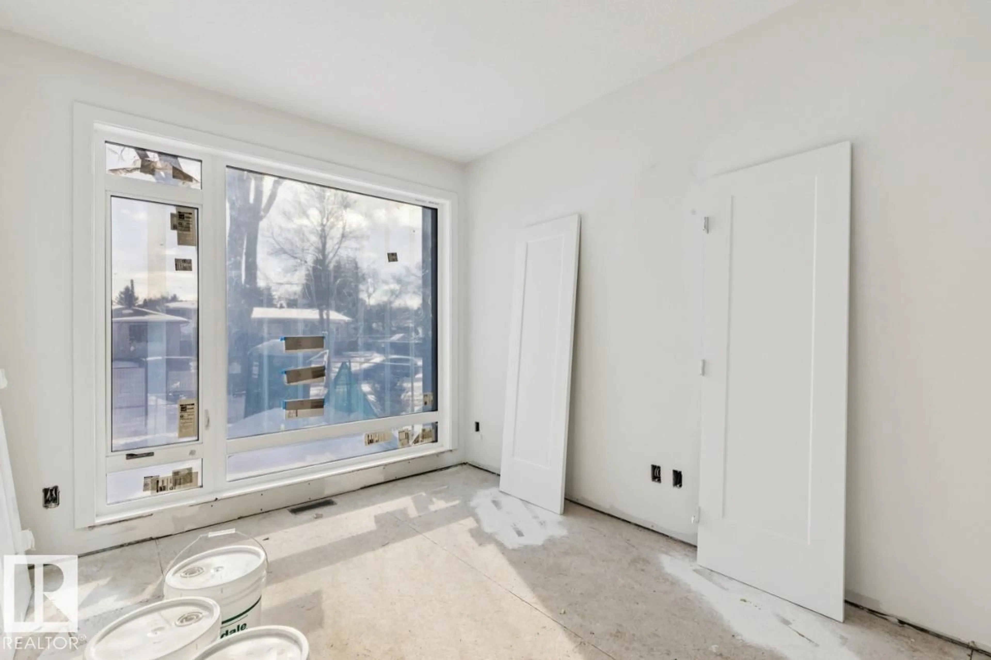 A pic of a room for 7928 97 AV, Edmonton Alberta T6C2B7