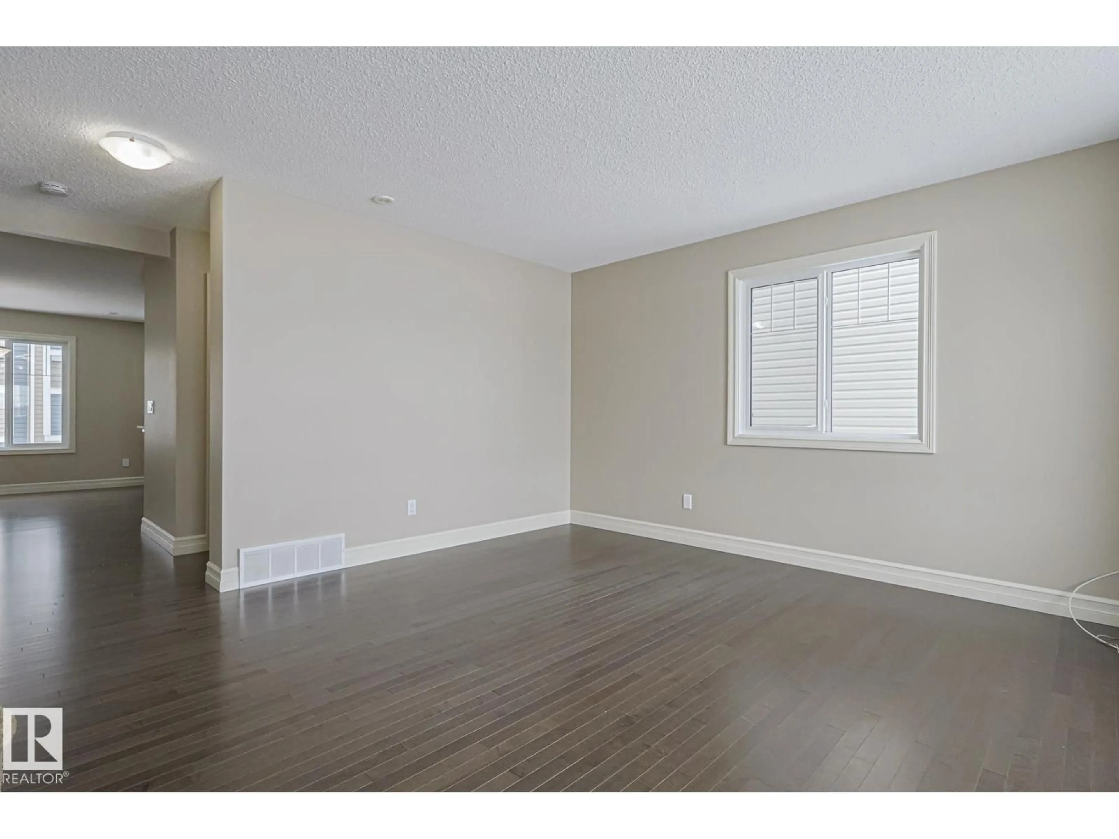 A pic of a room for #33 - 14621 121 ST NW, Edmonton Alberta T5X0H2