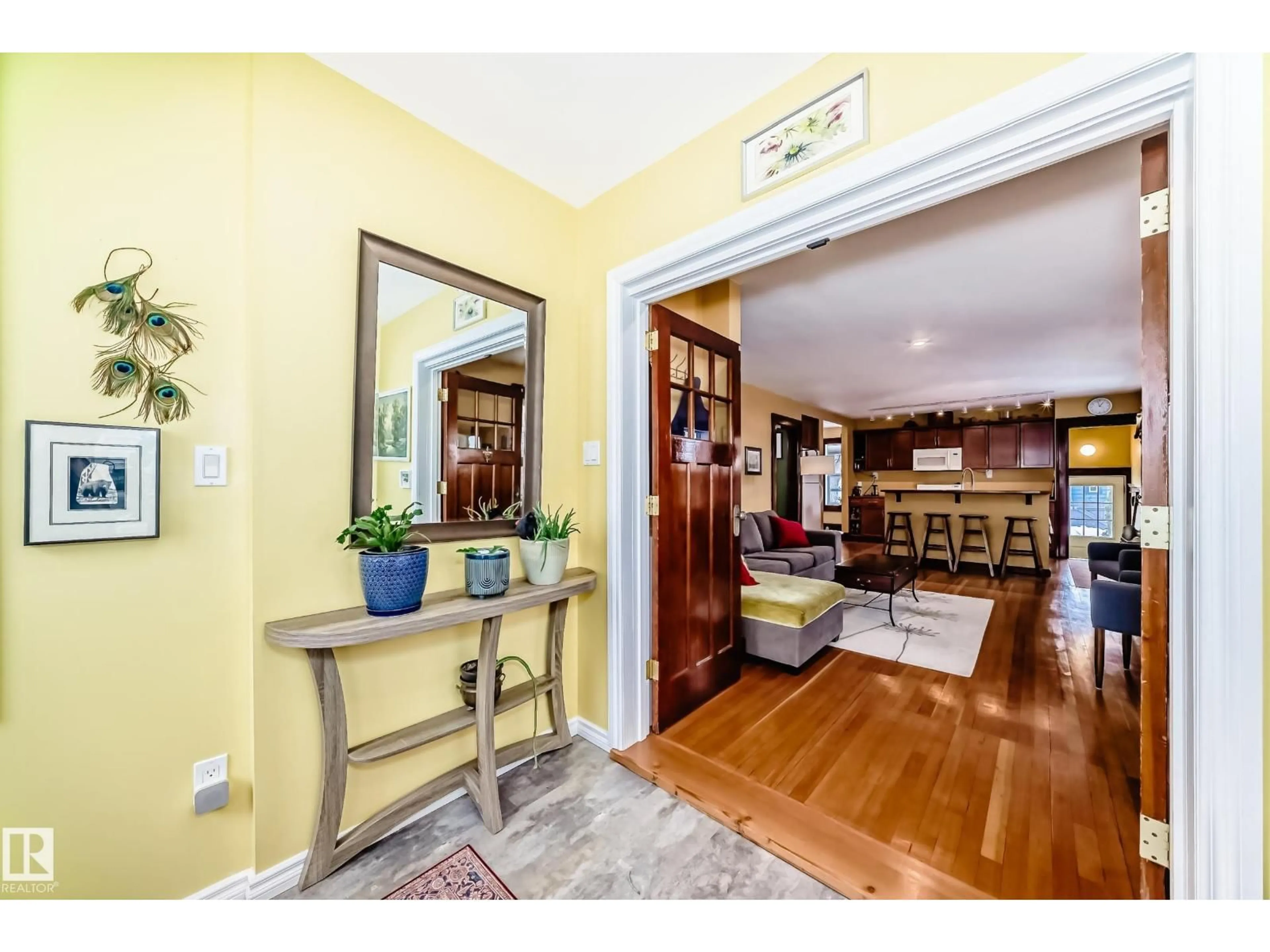 Indoor entryway for 14536 103 AV, Edmonton Alberta T5N0T4