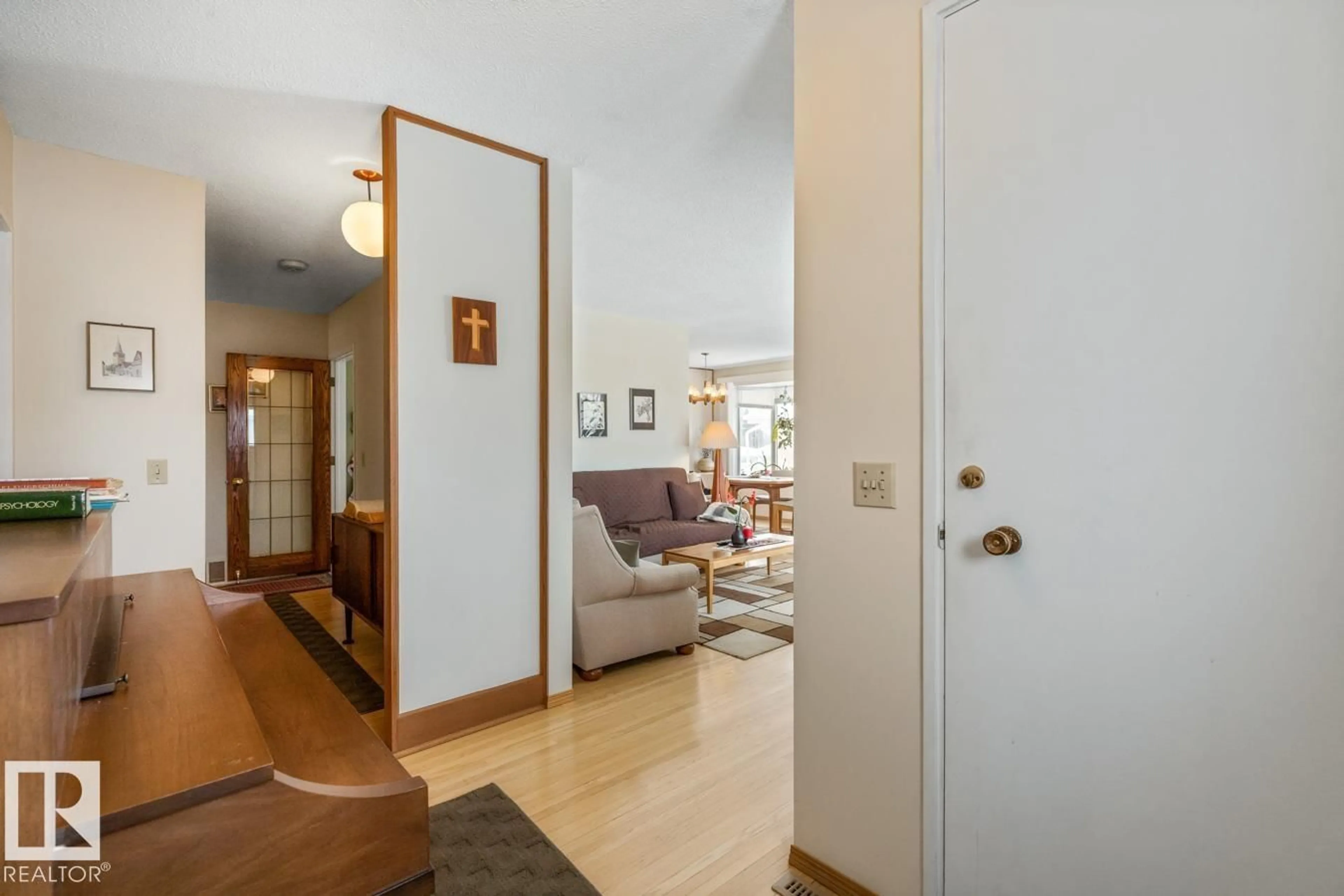 Indoor entryway for 5615 140A AV, Edmonton Alberta T5A1H4