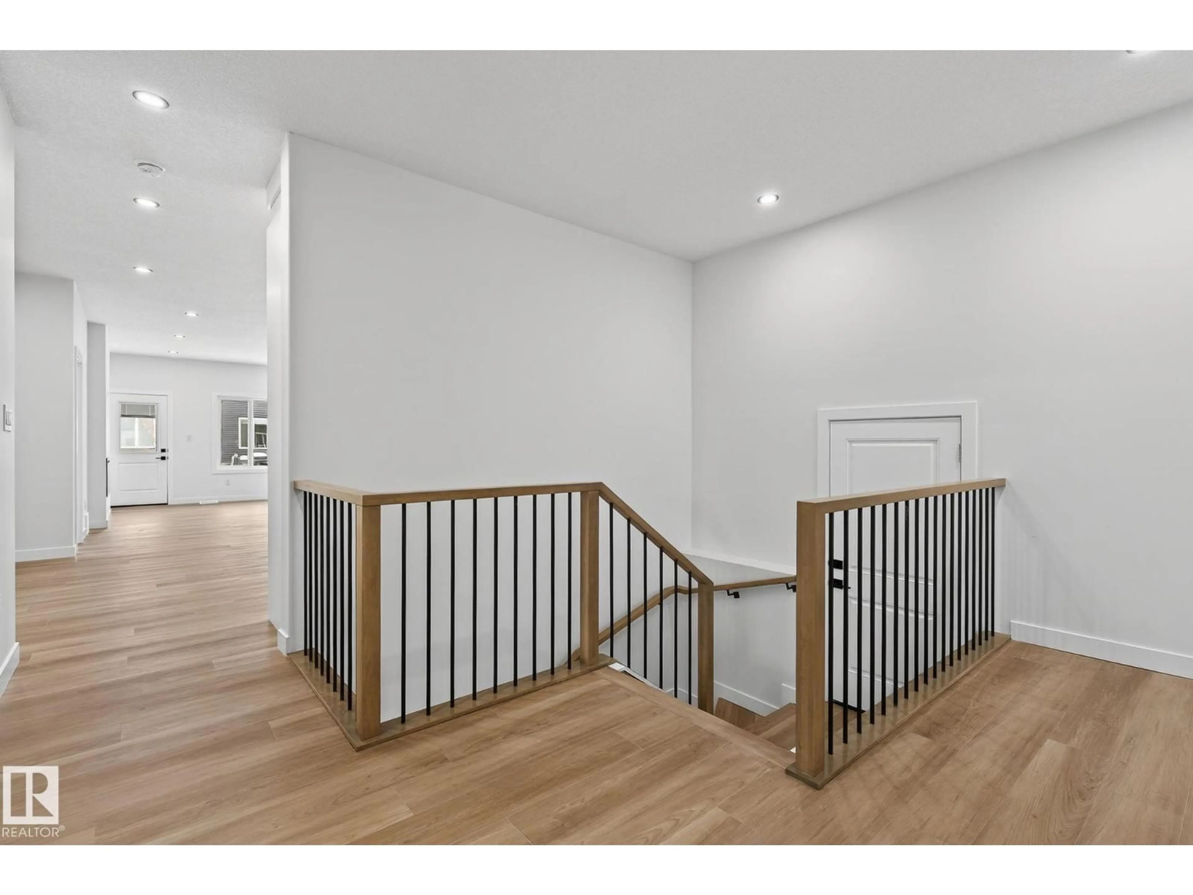 Stairs for 3318 CHICKADEE DR, Edmonton Alberta T5V1R5