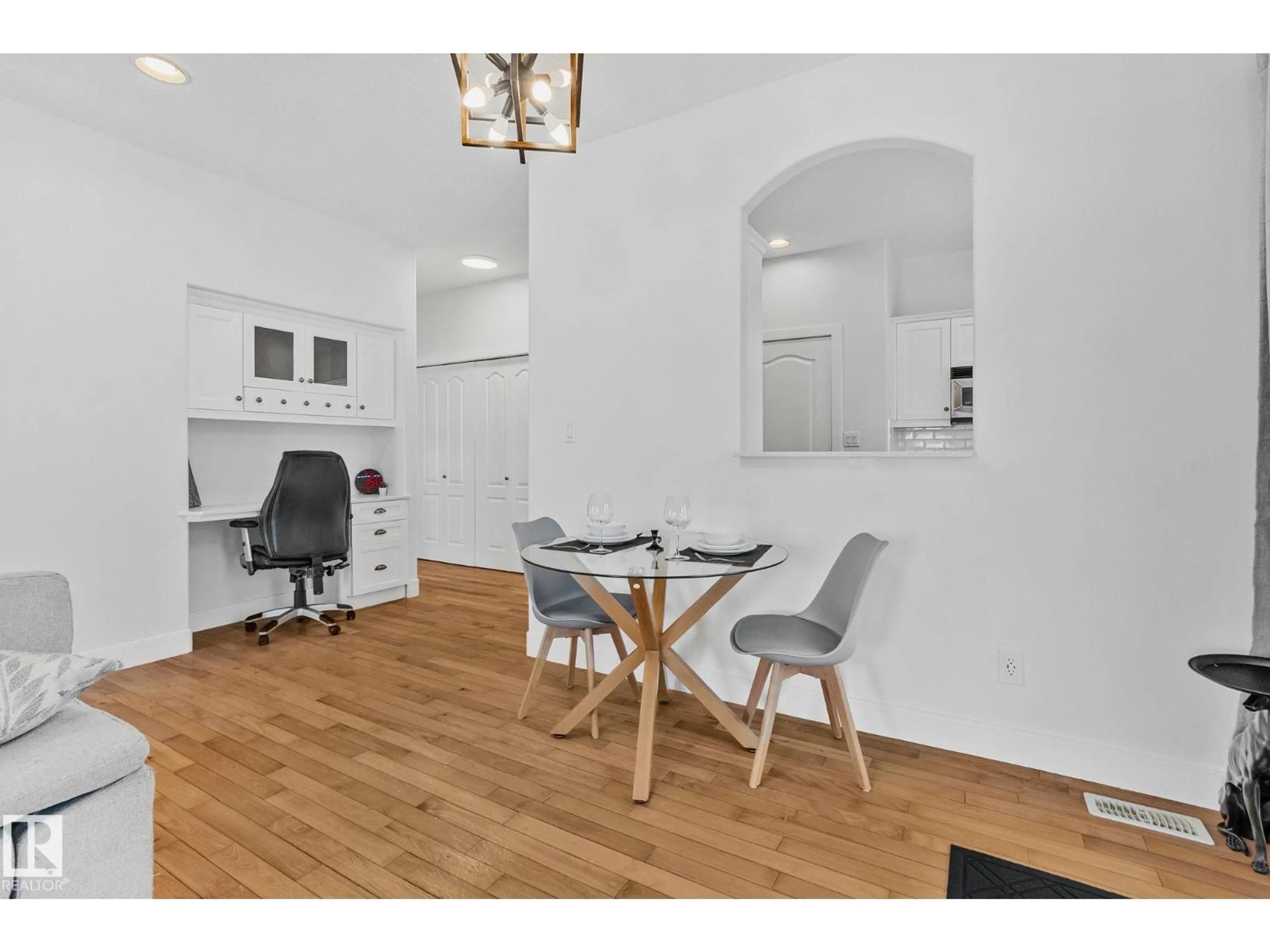 A pic of a room for 10651 68 AVE, Edmonton Alberta T6H2B3