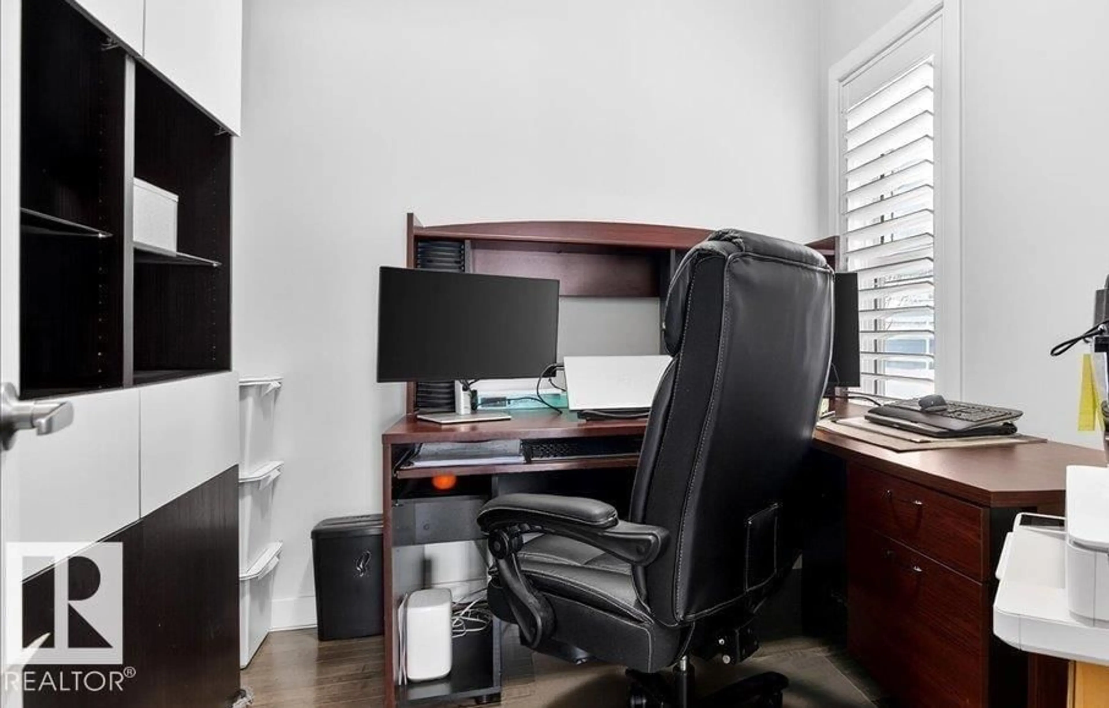 A pic of a room for 21937 94A AV, Edmonton Alberta T5T1N1