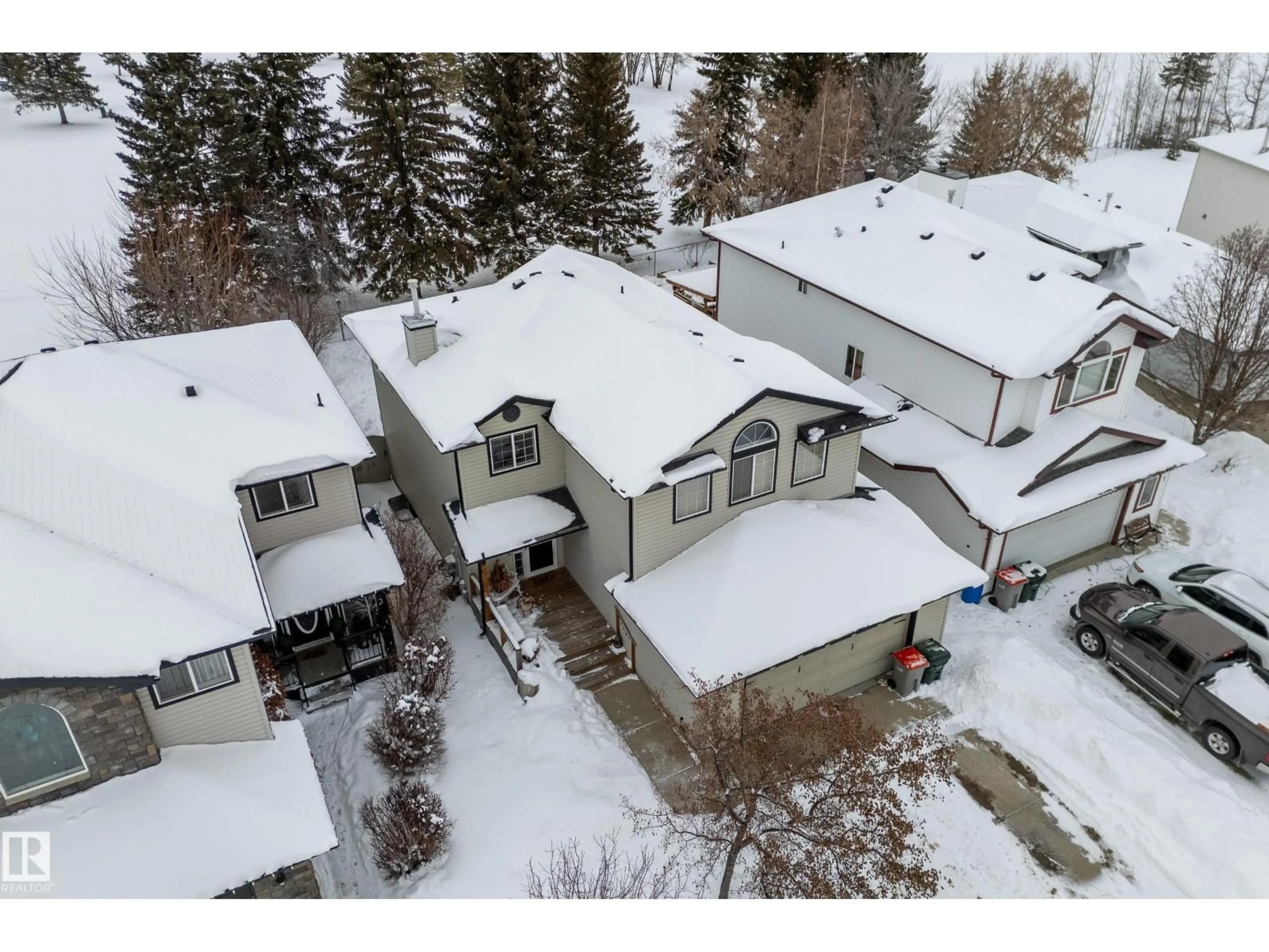 A pic from outside/outdoor area/front of a property/back of a property/a pic from drone, unknown for 5 GREENBRIAR PL, Stony Plain Alberta T7Z2W4
