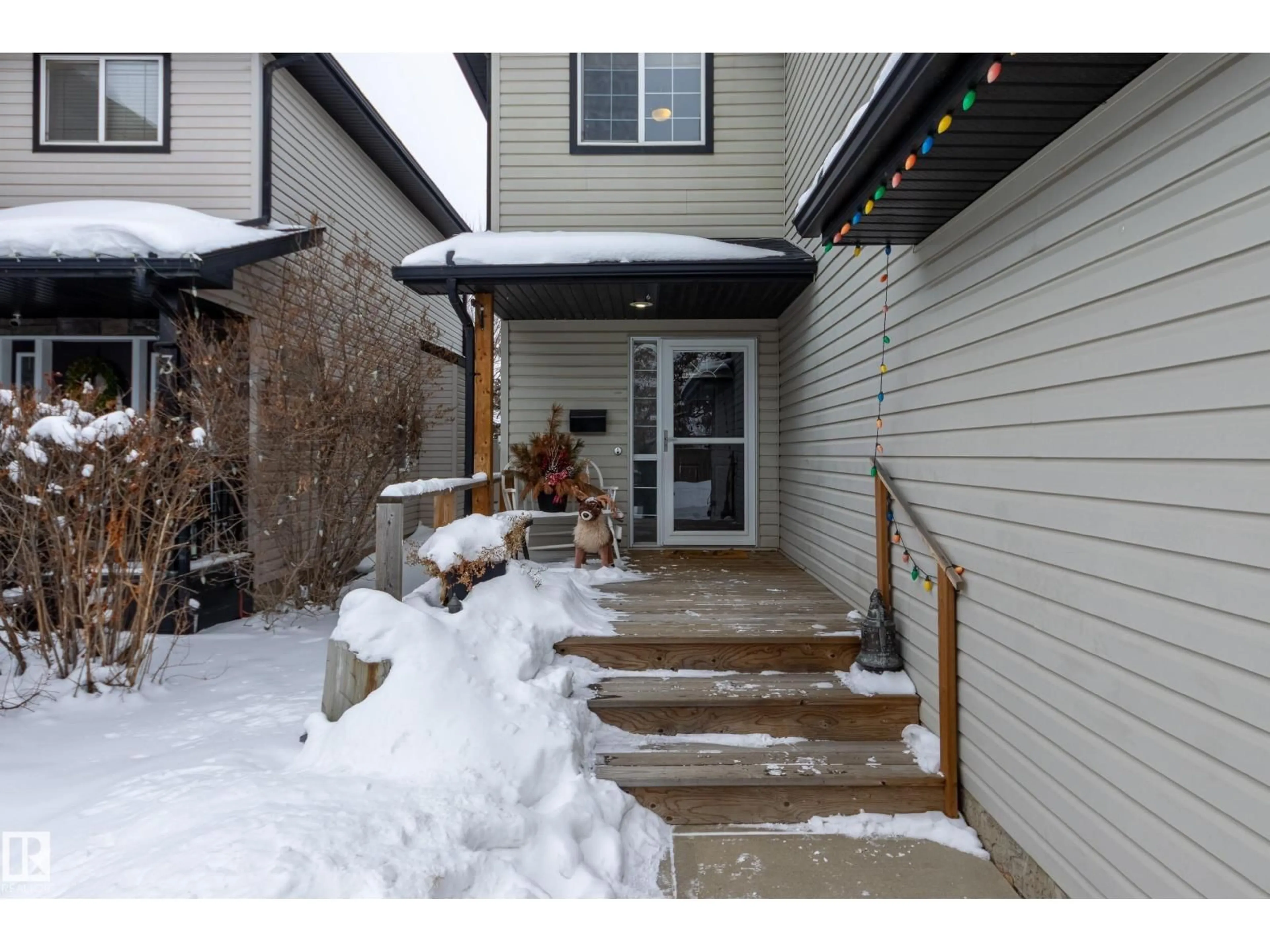 Indoor entryway for 5 GREENBRIAR PL, Stony Plain Alberta T7Z2W4