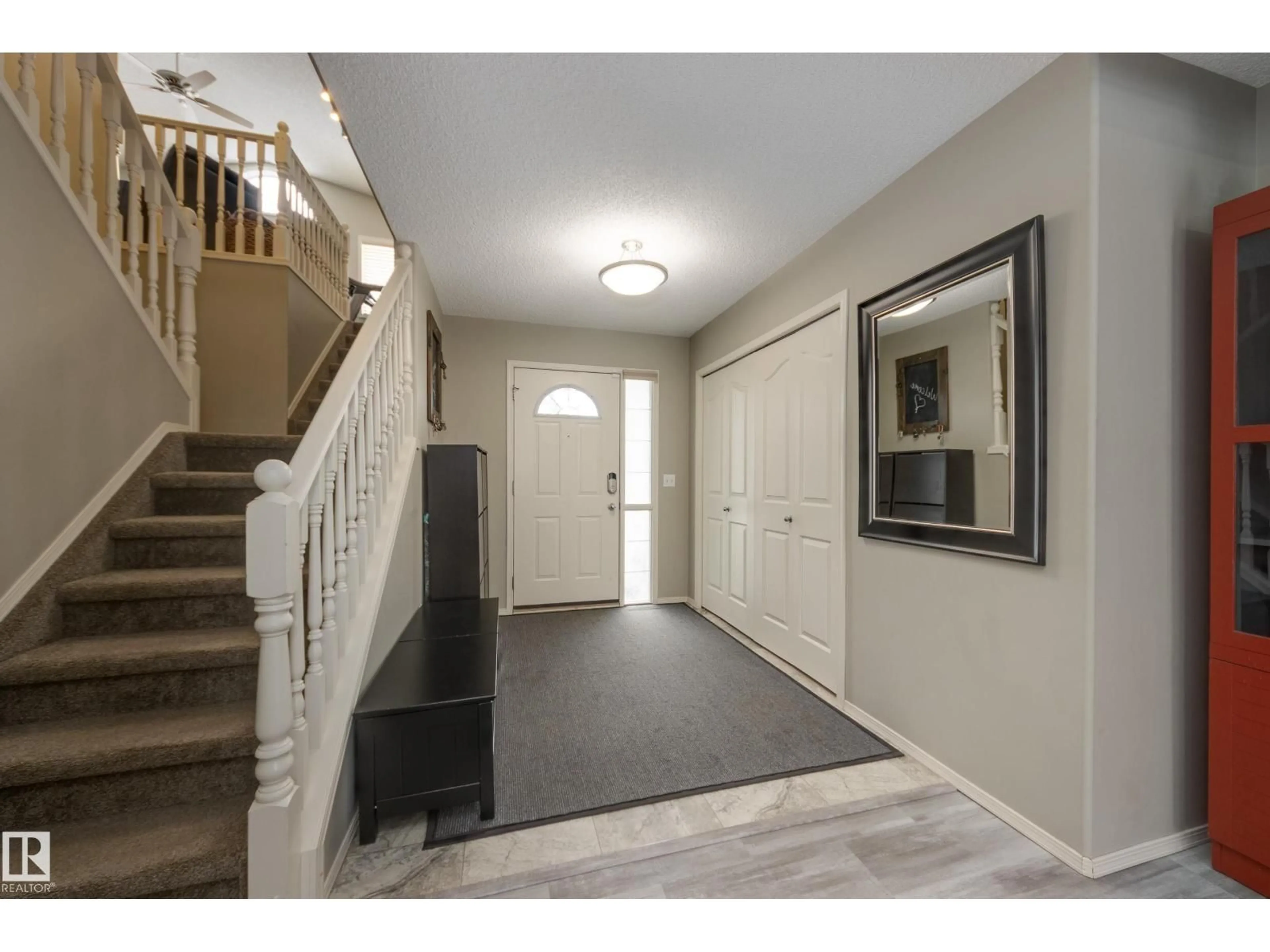 Indoor entryway for 5 GREENBRIAR PL, Stony Plain Alberta T7Z2W4