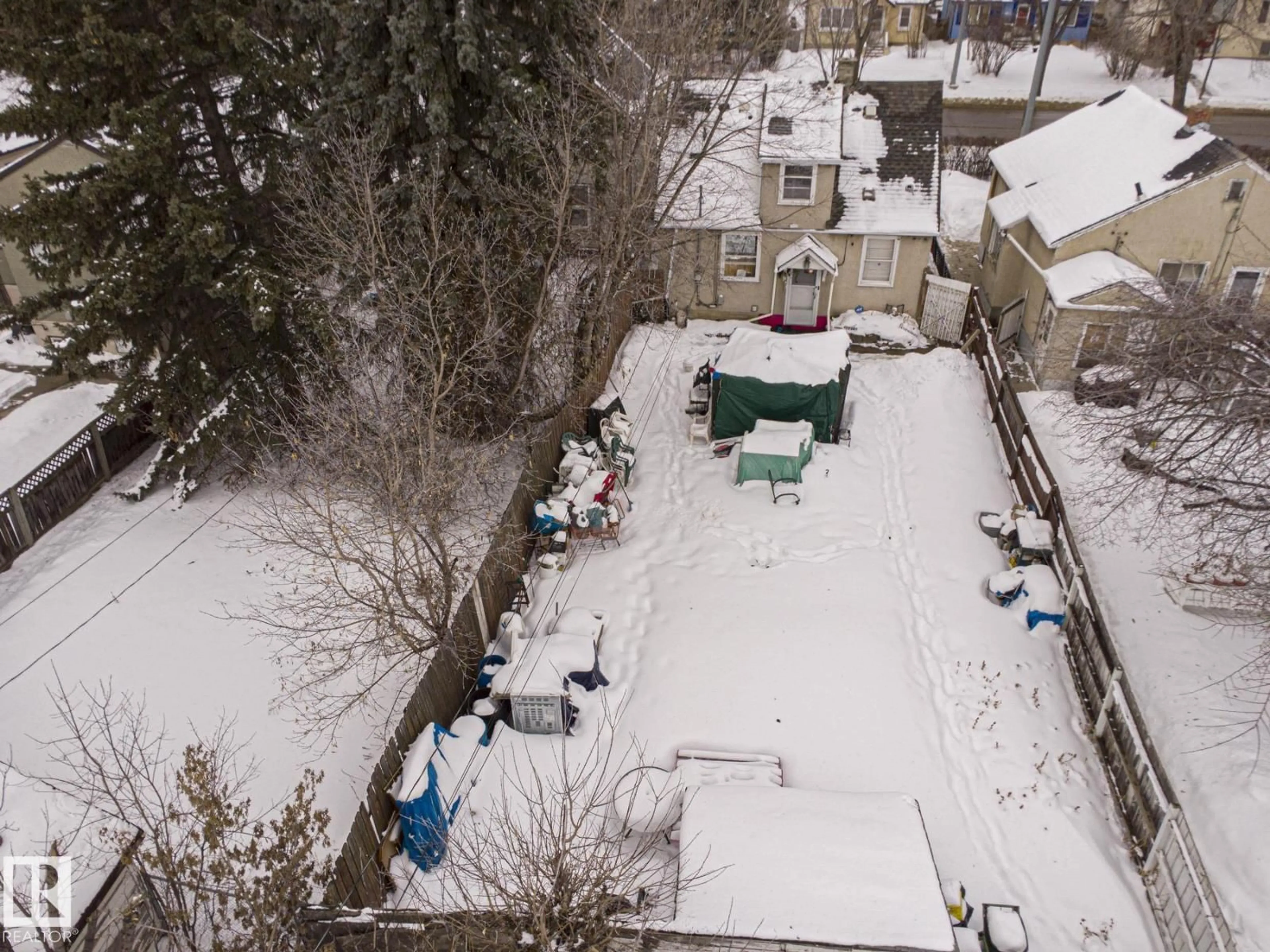 A pic from outside/outdoor area/front of a property/back of a property/a pic from drone, street for 11321 101 ST, Edmonton Alberta T5G2A6