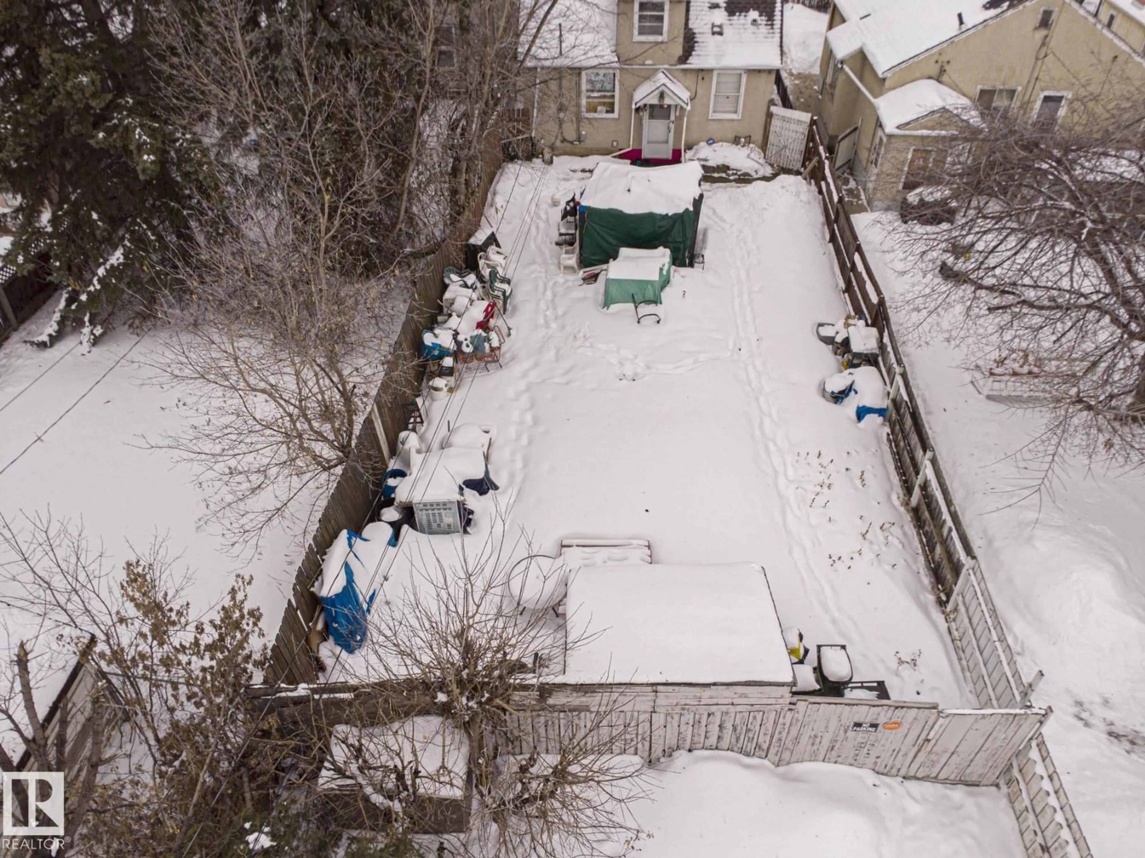 A pic from outside/outdoor area/front of a property/back of a property/a pic from drone, street for 11321 101 ST, Edmonton Alberta T5G2A6