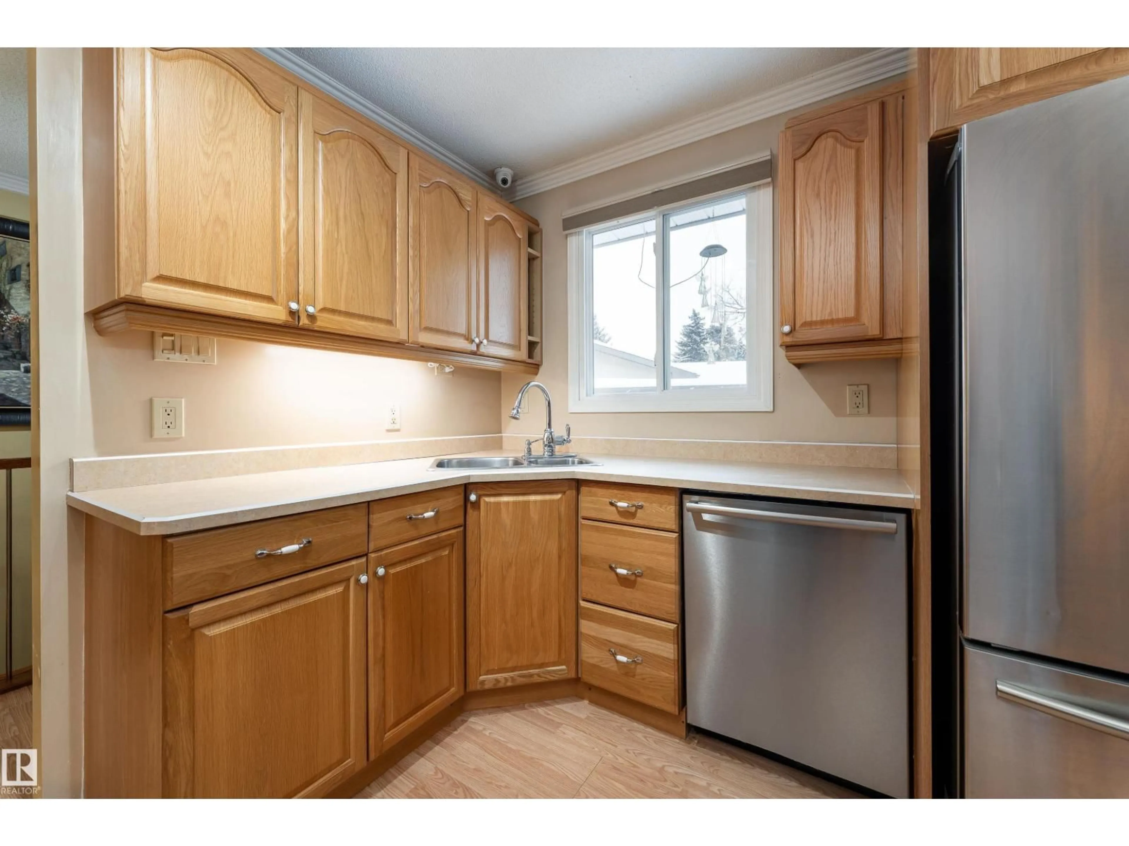 Standard kitchen, unknown for 77 HERON RD, Sherwood Park Alberta T8A0H1