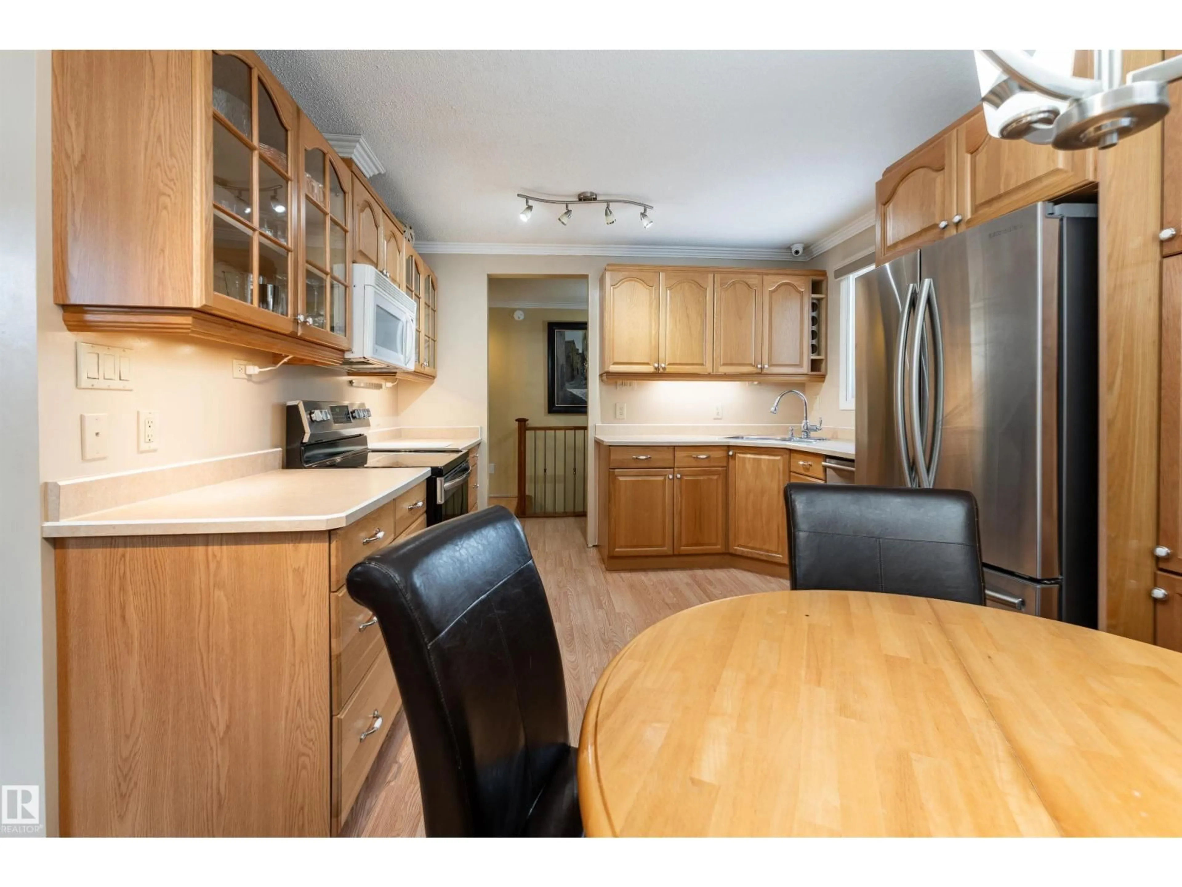 Standard kitchen, wood/laminate floor for 77 HERON RD, Sherwood Park Alberta T8A0H1
