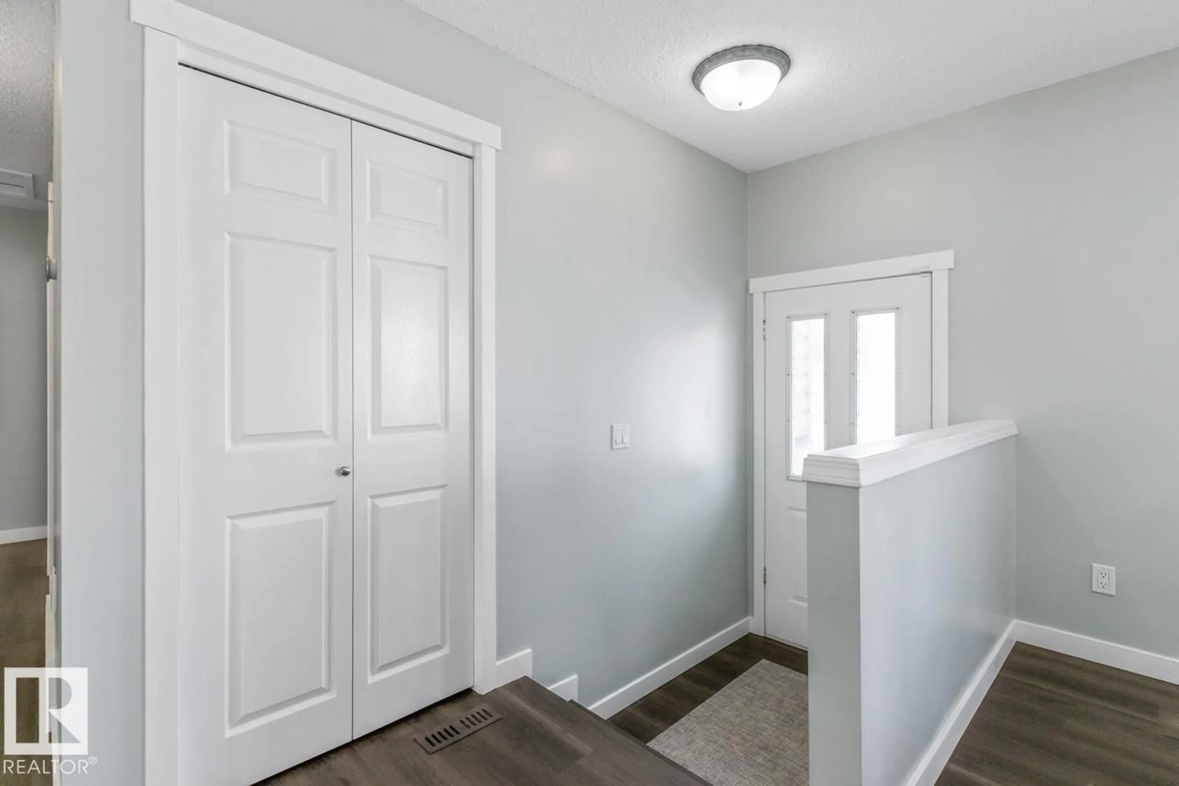 Indoor entryway for 5115 55 AV, Leduc Alberta T9E5M7