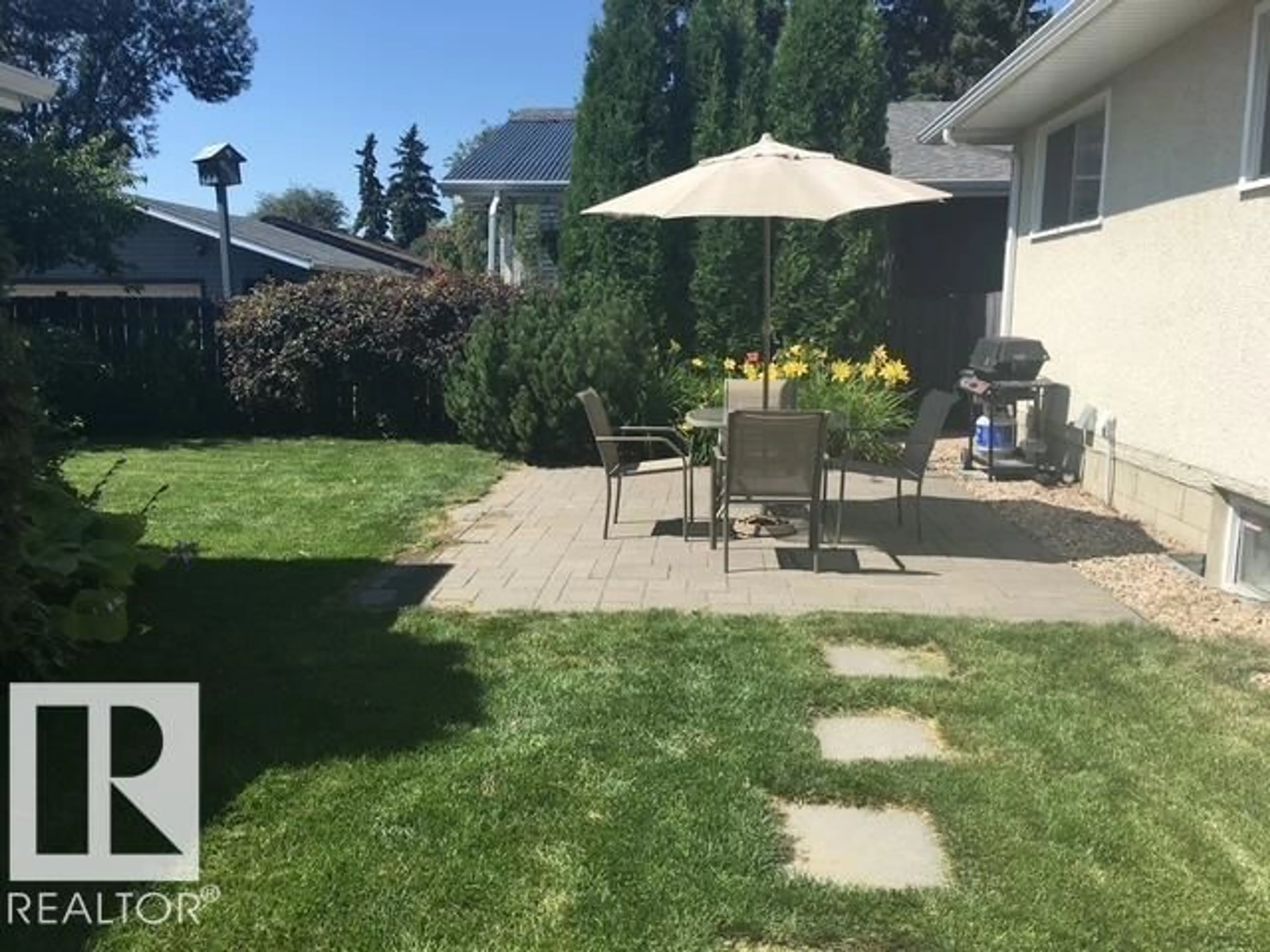 Patio, street for 11731 39A AV NW, Edmonton Alberta T6J0P1