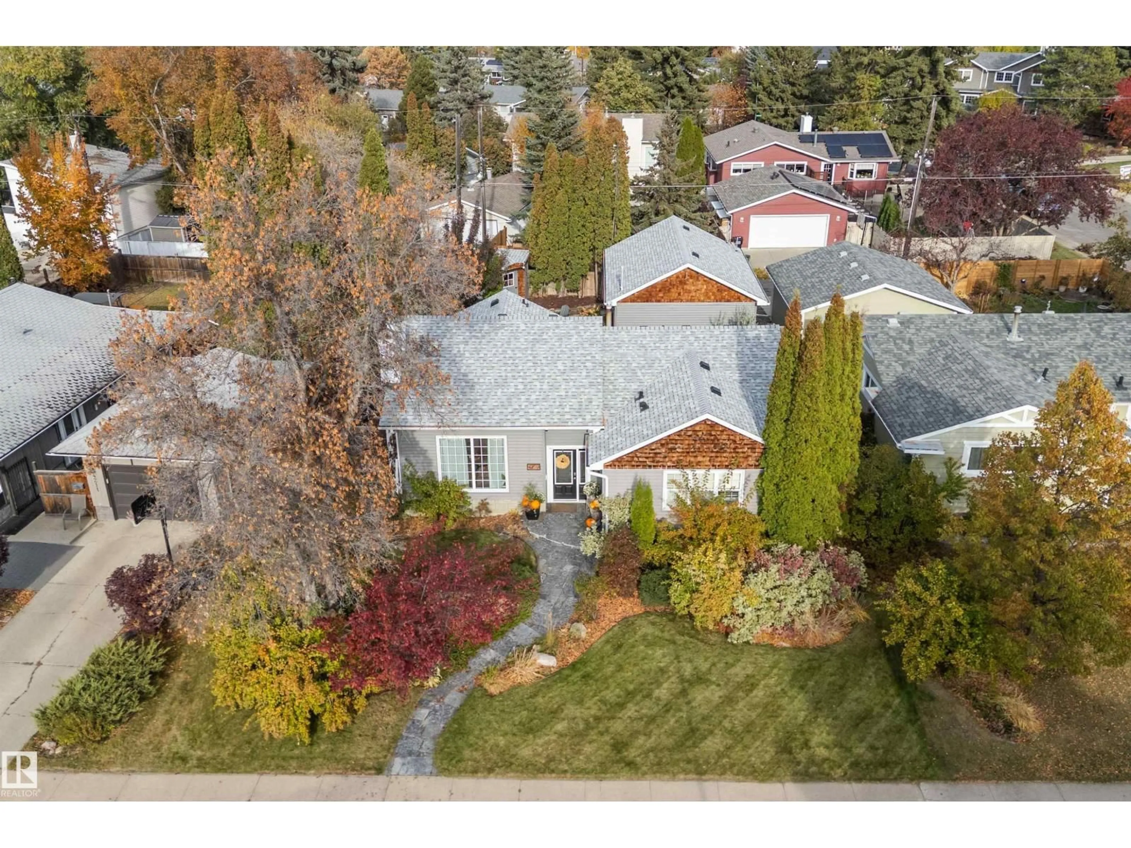 A pic from outside/outdoor area/front of a property/back of a property/a pic from drone, street for NW - 4207 123 ST, Edmonton Alberta T6J1Z7
