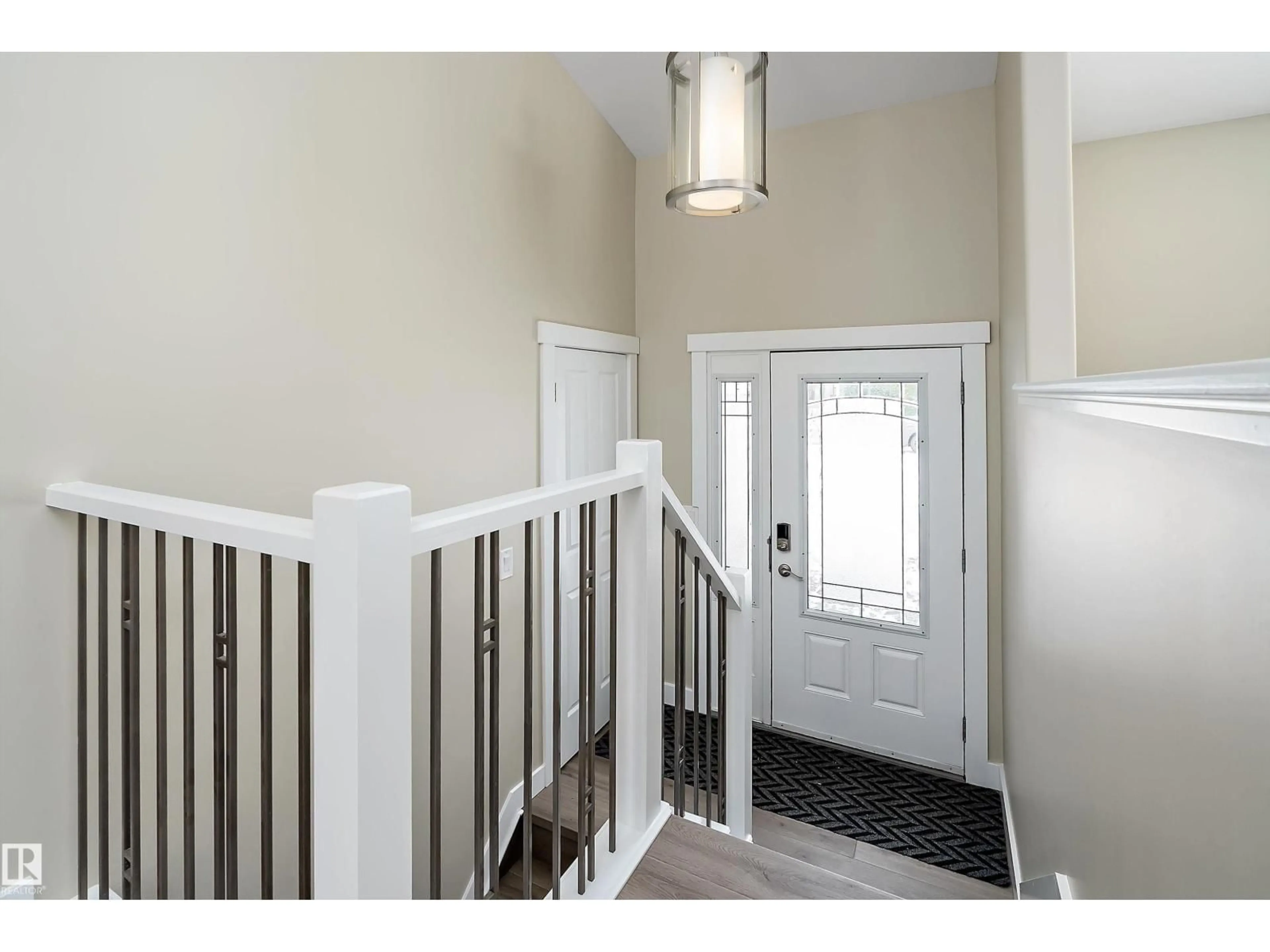 Indoor entryway for NW - 4207 123 ST, Edmonton Alberta T6J1Z7