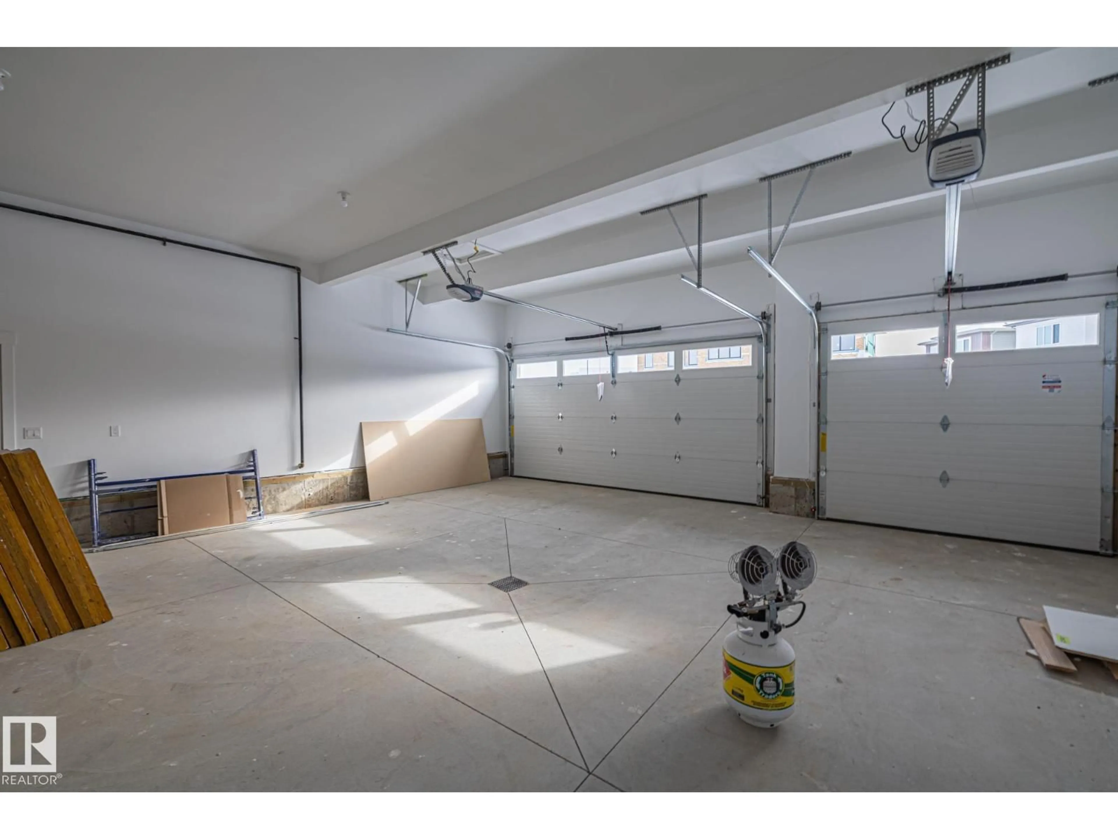 Indoor garage for 28 HARLEY WY, Spruce Grove Alberta T7X0X4