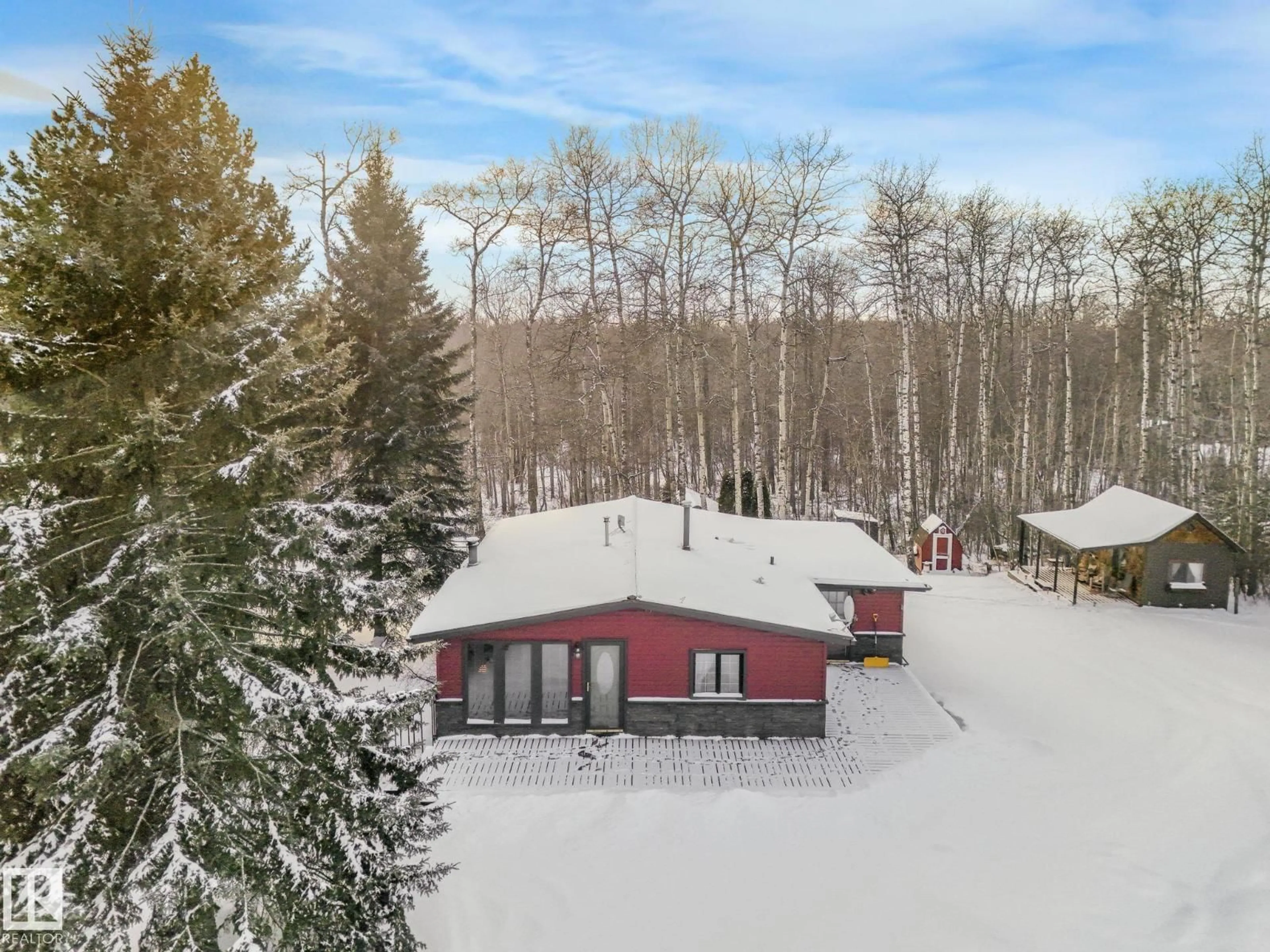 A pic from outside/outdoor area/front of a property/back of a property/a pic from drone, unknown for 116 472084 RGE ROAD 241, Rural Wetaskiwin County Alberta T0C1Z0