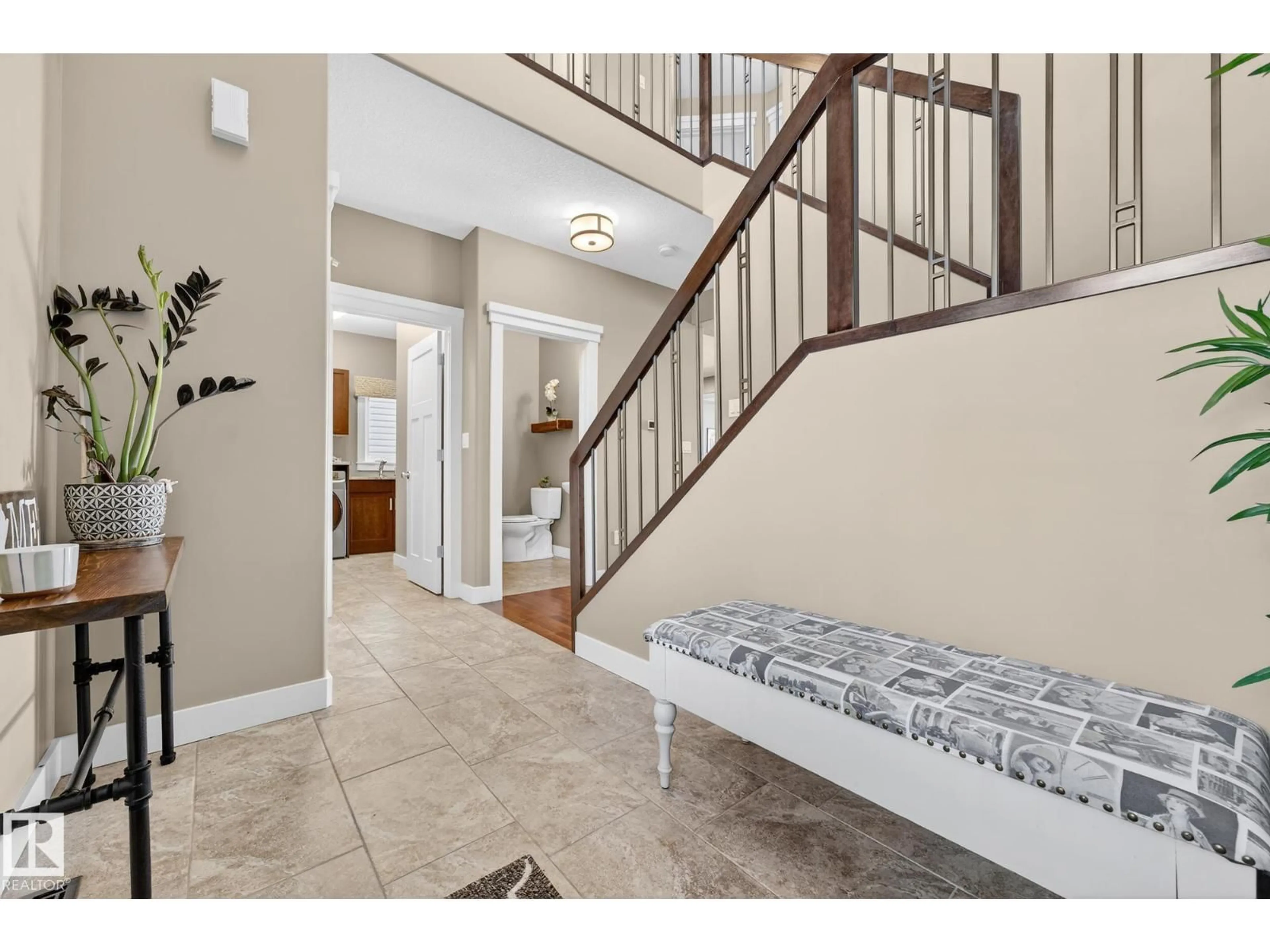 Indoor entryway for 21 DITTRICH, Fort Saskatchewan Alberta T8L0N4