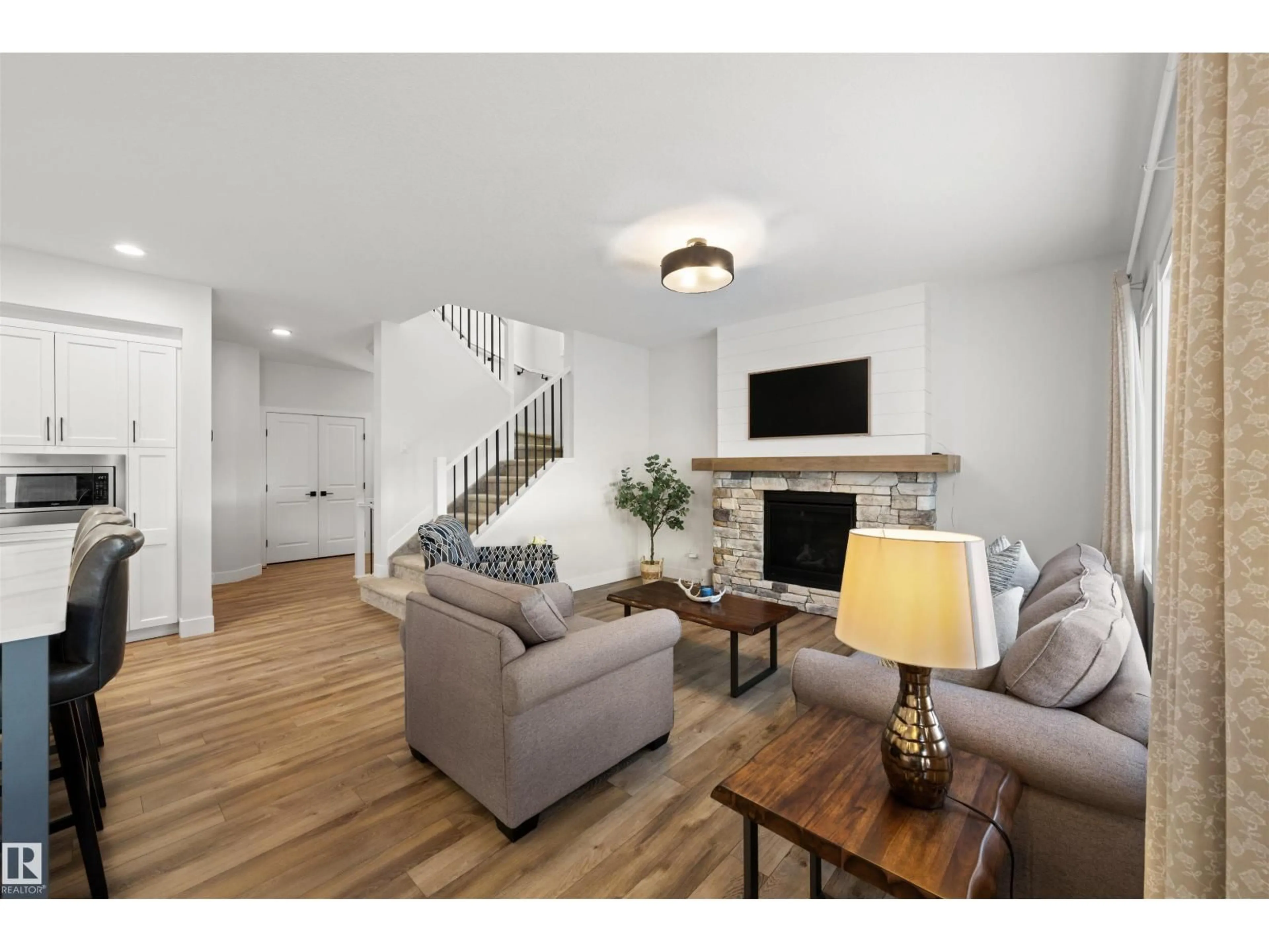 Living room with furniture, wood/laminate floor for 63 WILLOW LI, Fort Saskatchewan Alberta T8L0W8