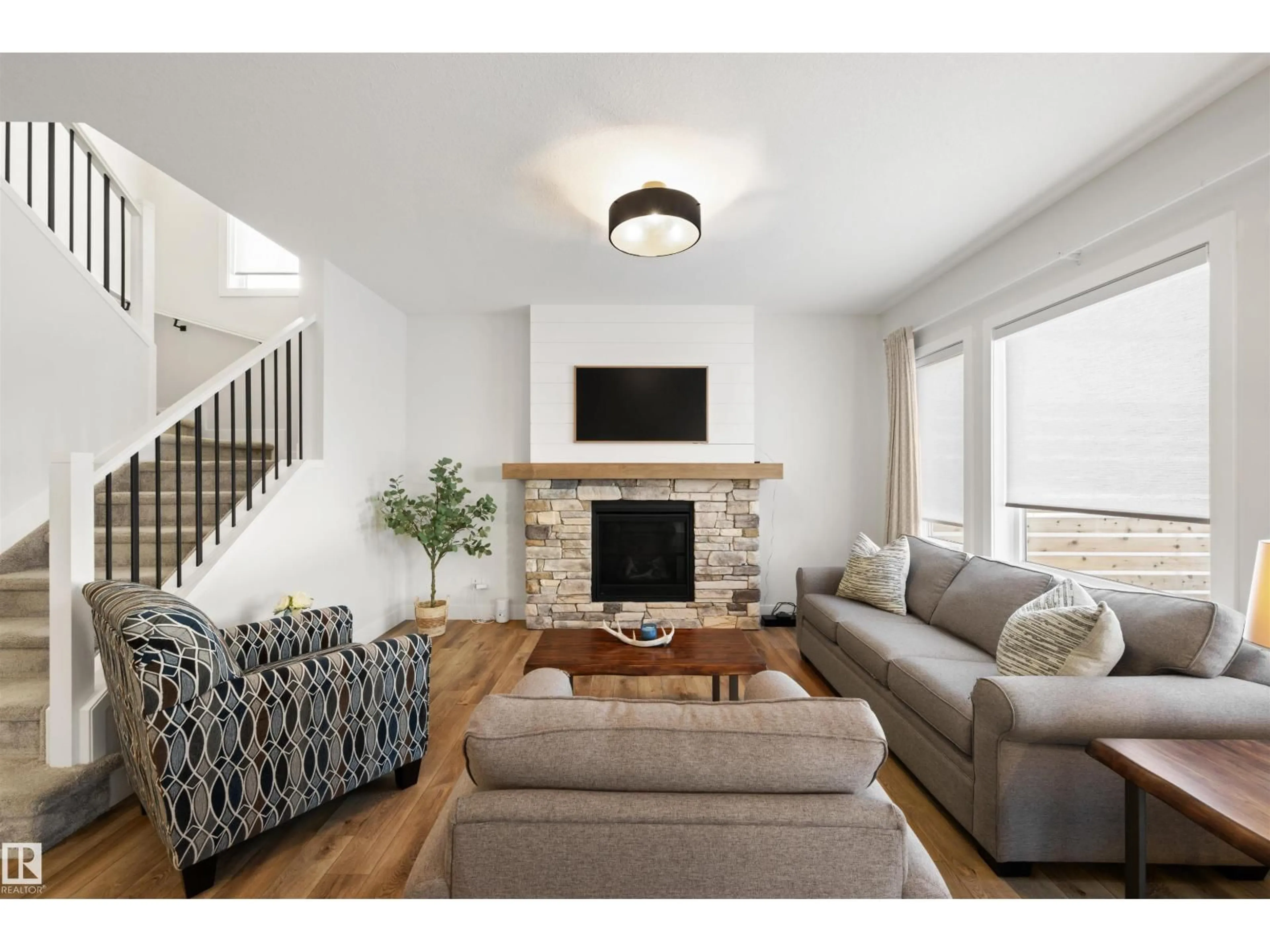 Living room with furniture, unknown for 63 WILLOW LI, Fort Saskatchewan Alberta T8L0W8