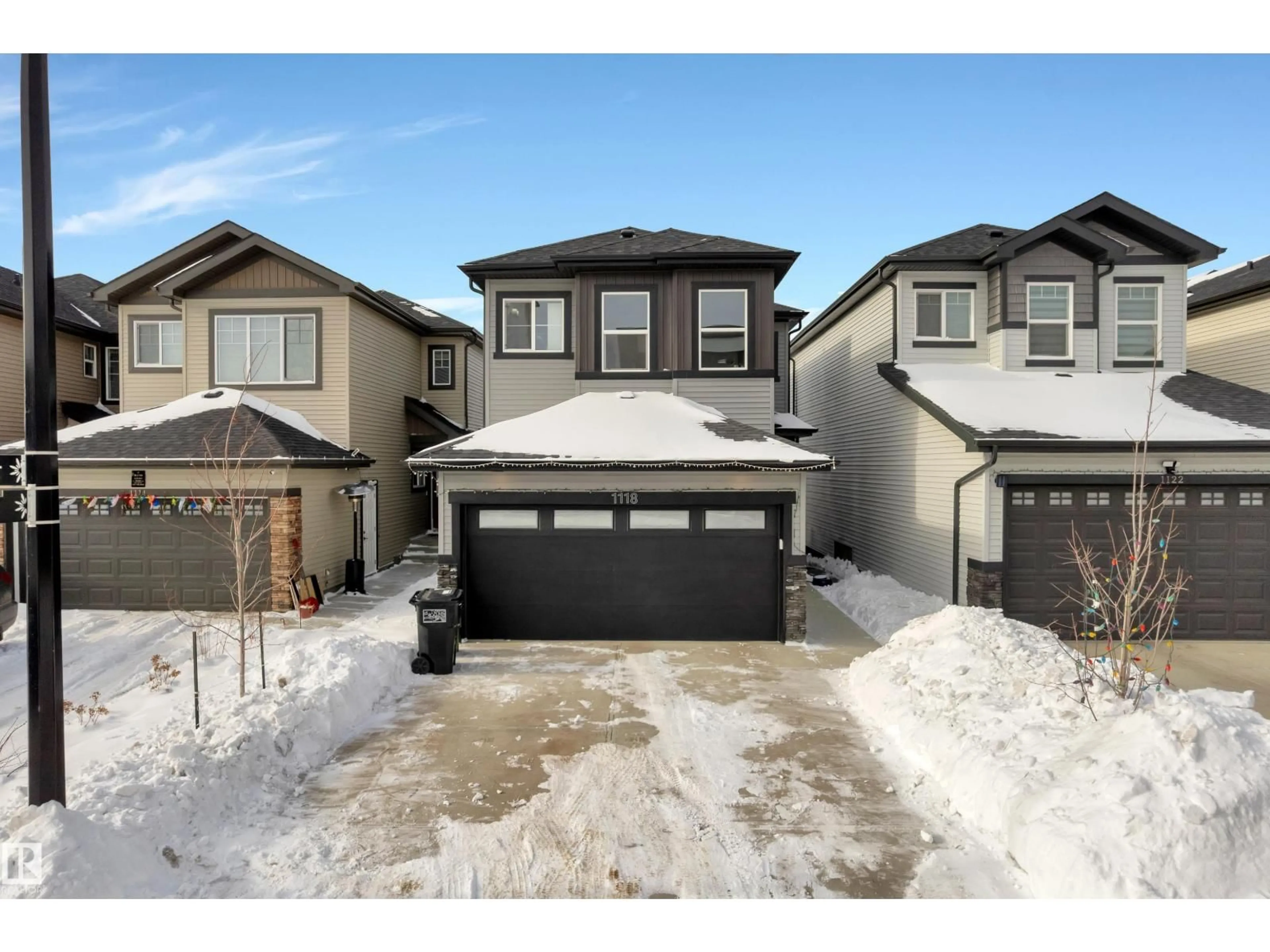 A pic from outside/outdoor area/front of a property/back of a property/a pic from drone, street for NW - 1118 16A ST, Edmonton Alberta T6T2S5