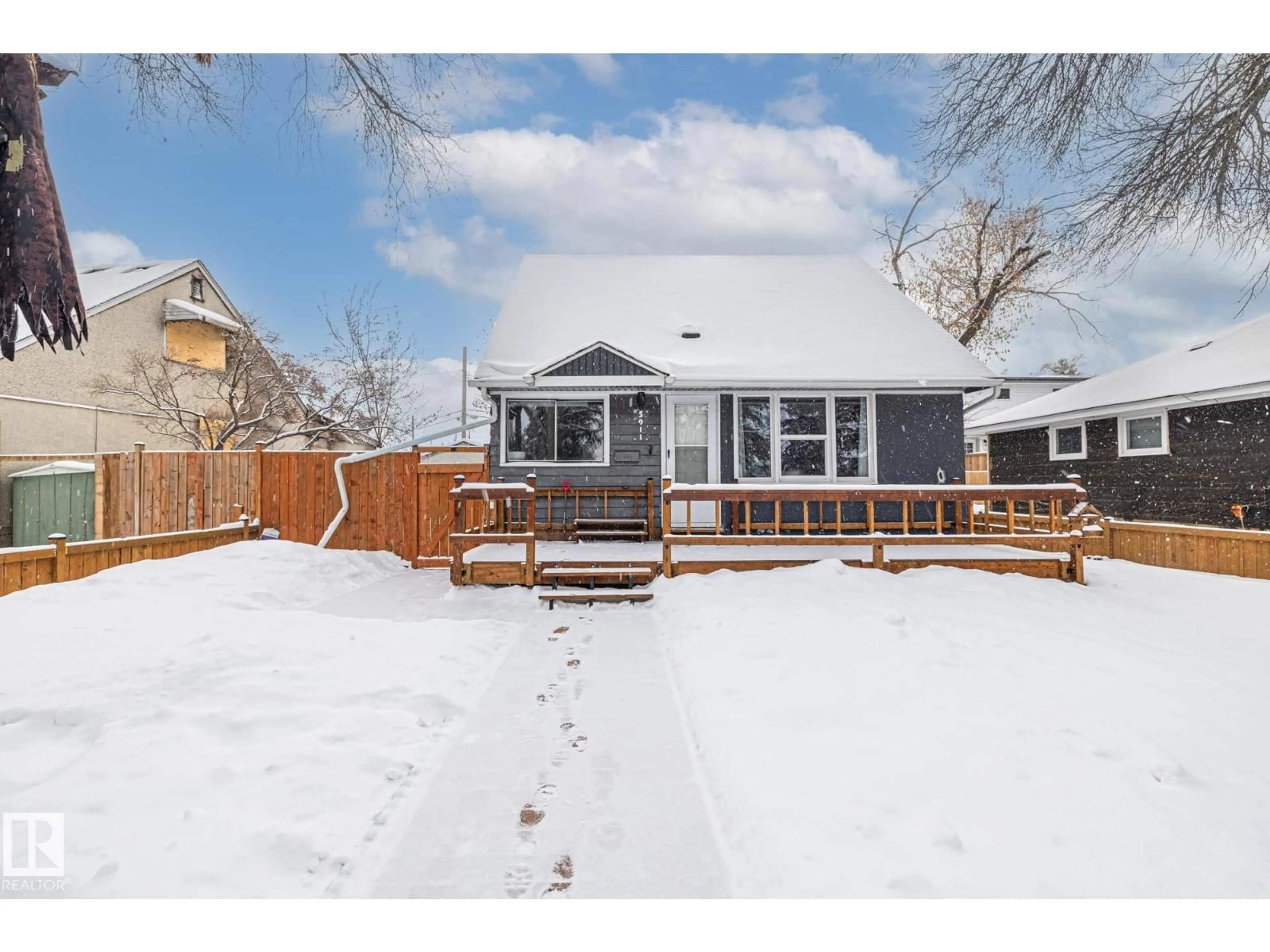 Patio, street for 5911 119 AV, Edmonton Alberta T5W1J5