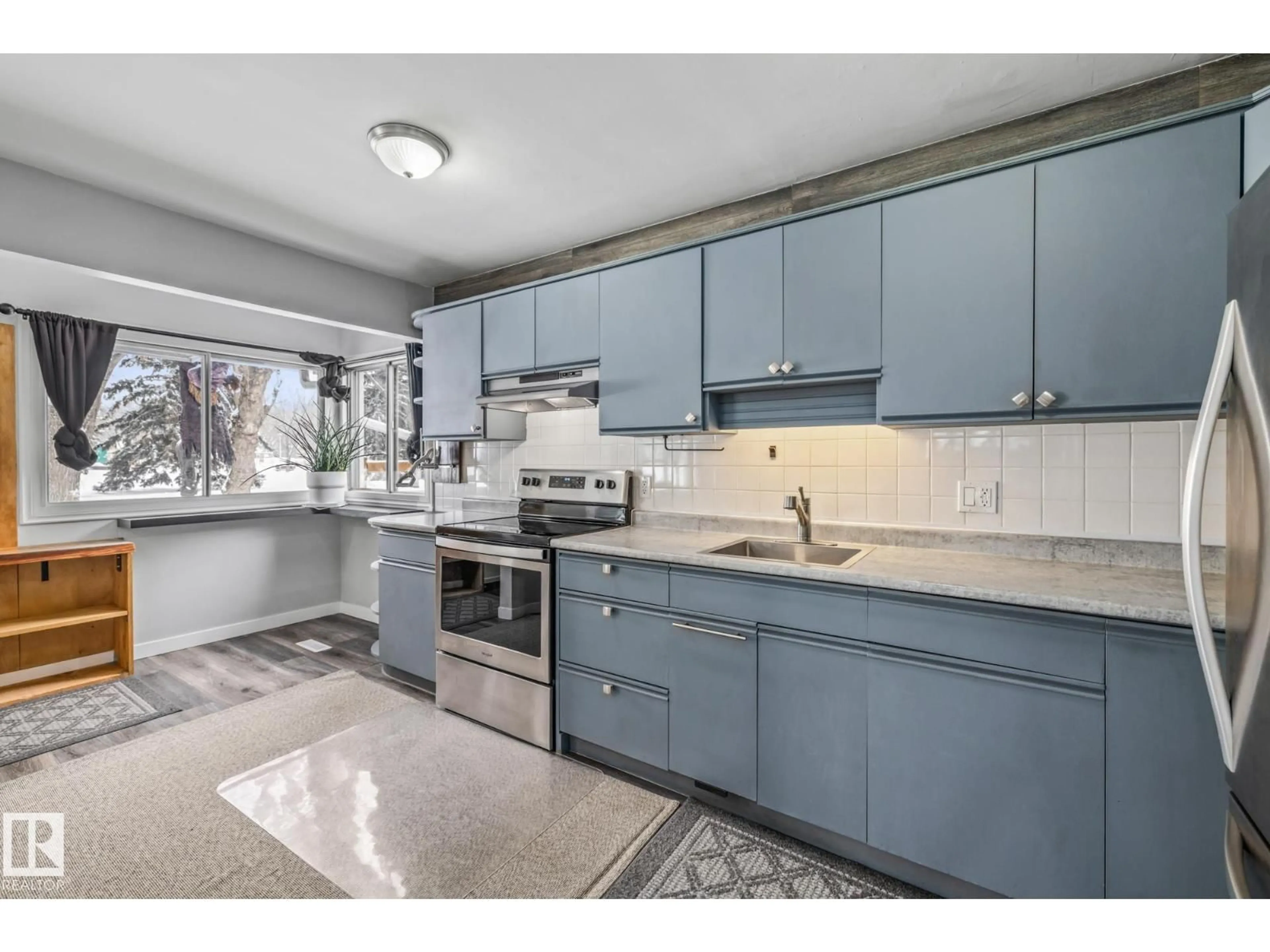 Open concept kitchen, ceramic/tile floor for 5911 119 AV, Edmonton Alberta T5W1J5