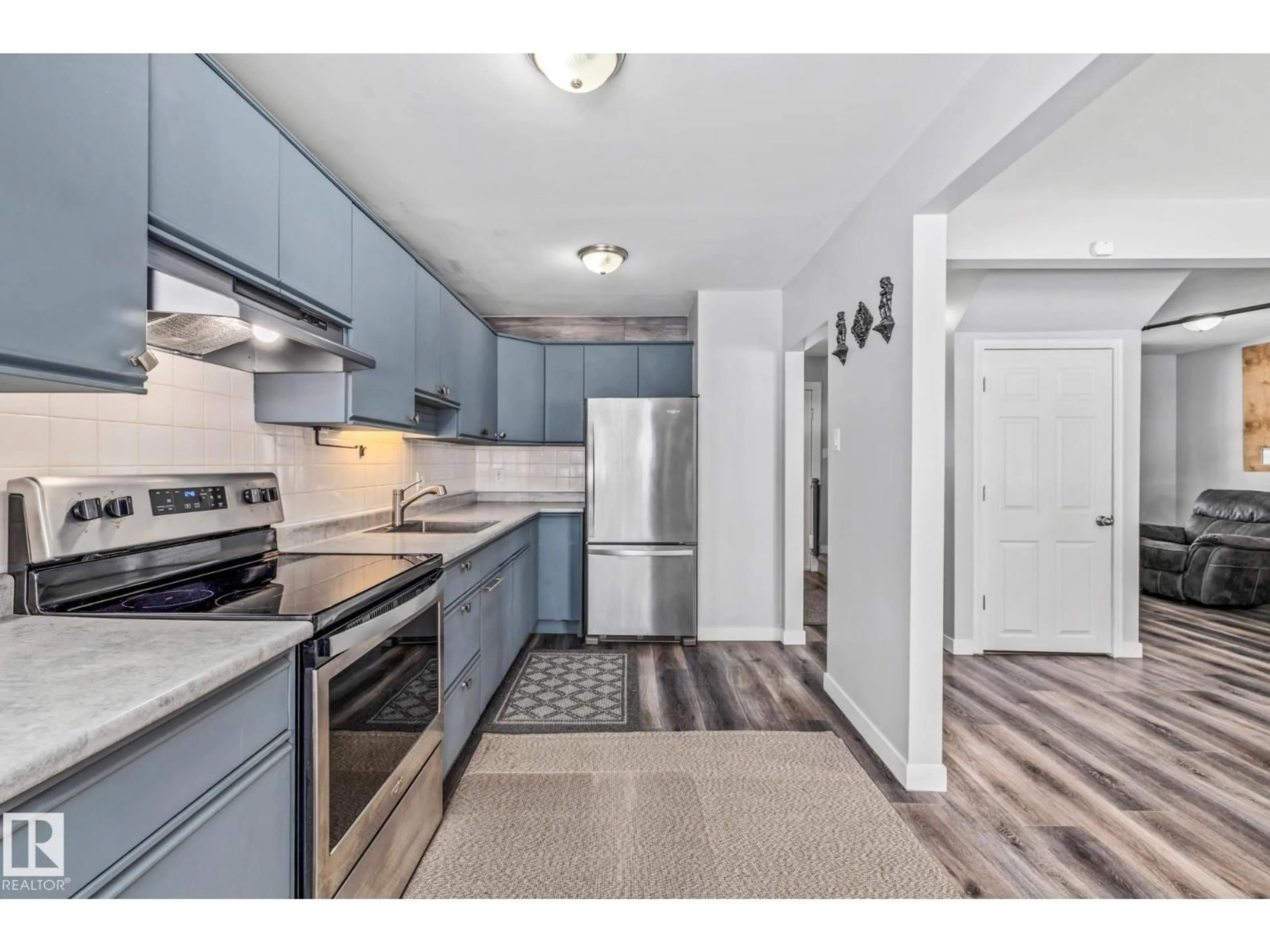 Standard kitchen, unknown for 5911 119 AV, Edmonton Alberta T5W1J5