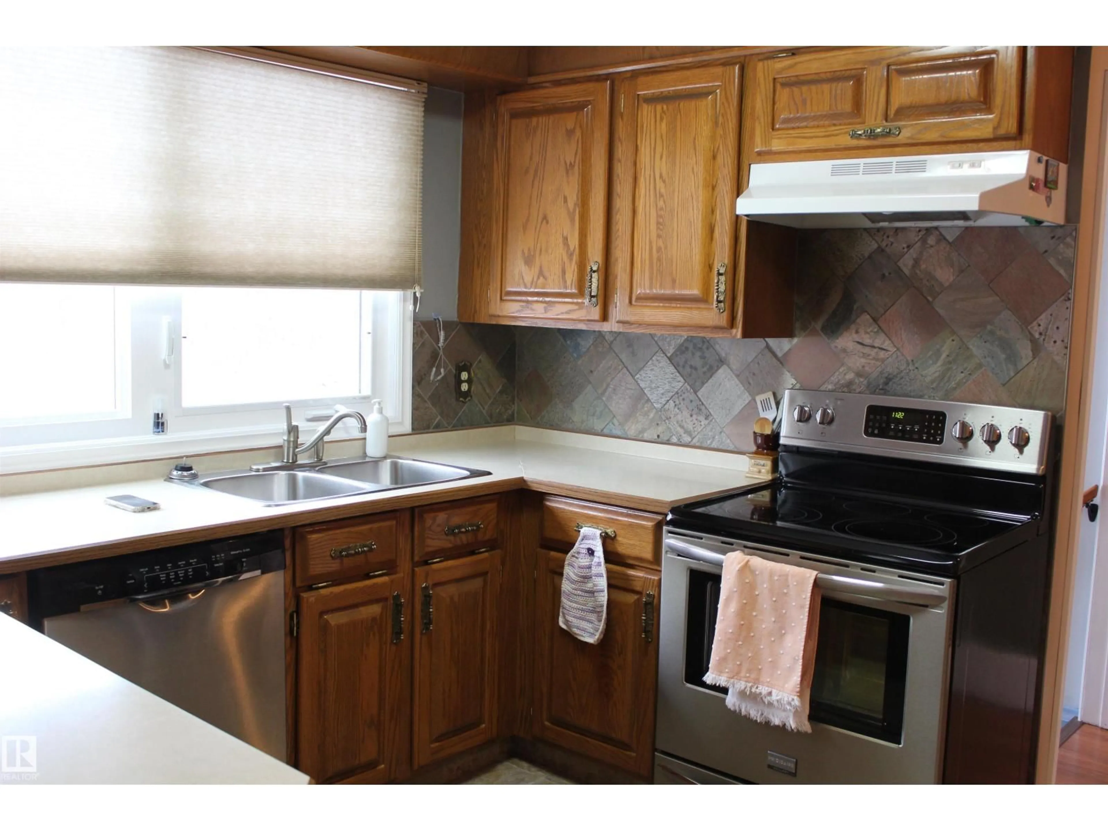 Standard kitchen, ceramic/tile floor for 5314 52 ST, Elk Point Alberta T0A1A0