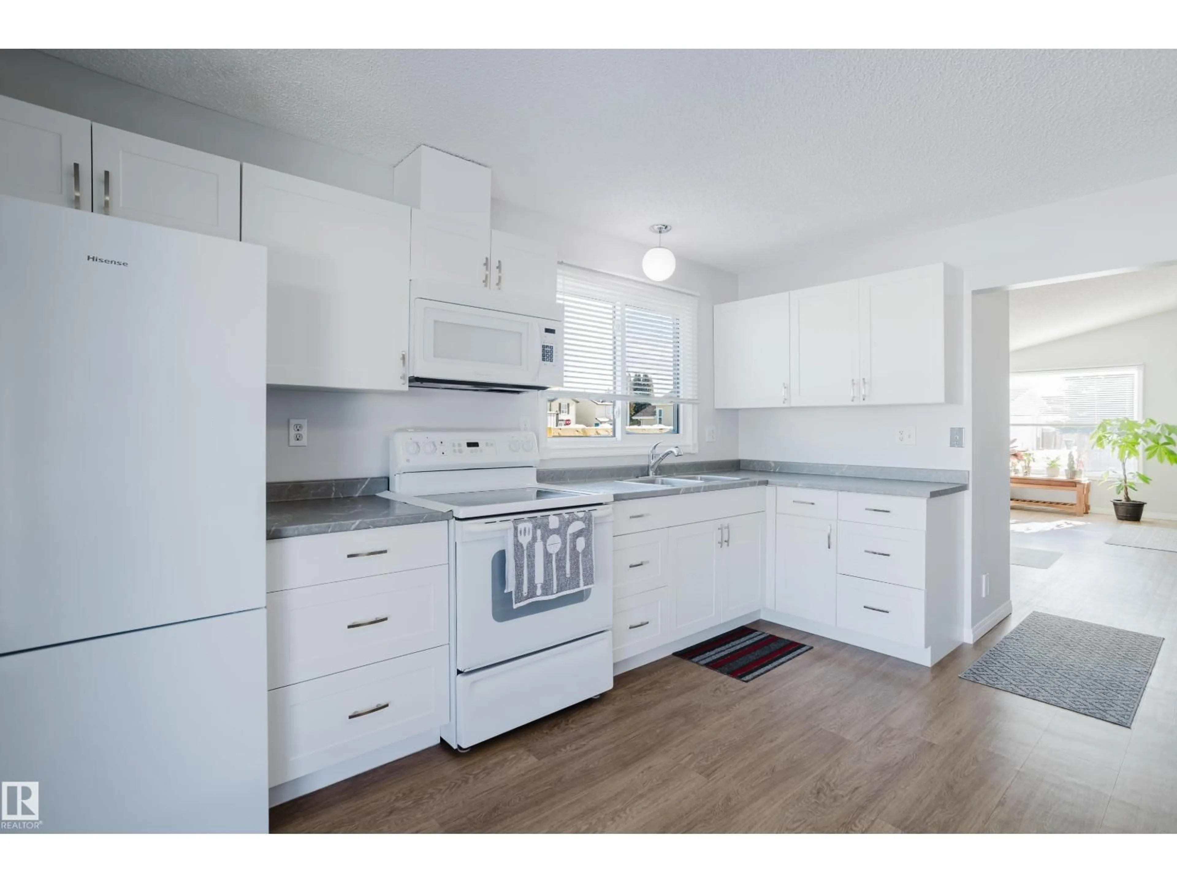 Standard kitchen, unknown for 6 KINISKI CR, Edmonton Alberta T6L5A9