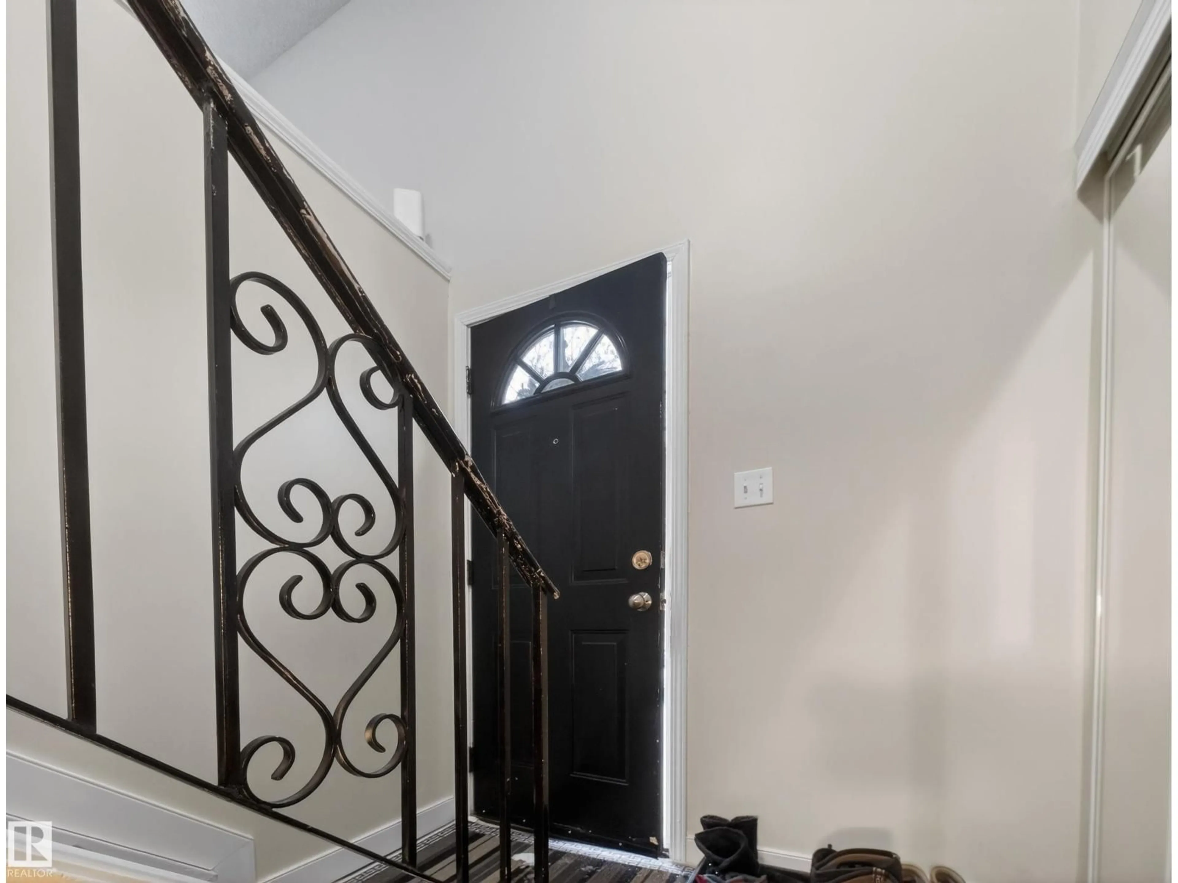 Indoor entryway for 53 GALVESTON AV, Sherwood Park Alberta T8A2N7