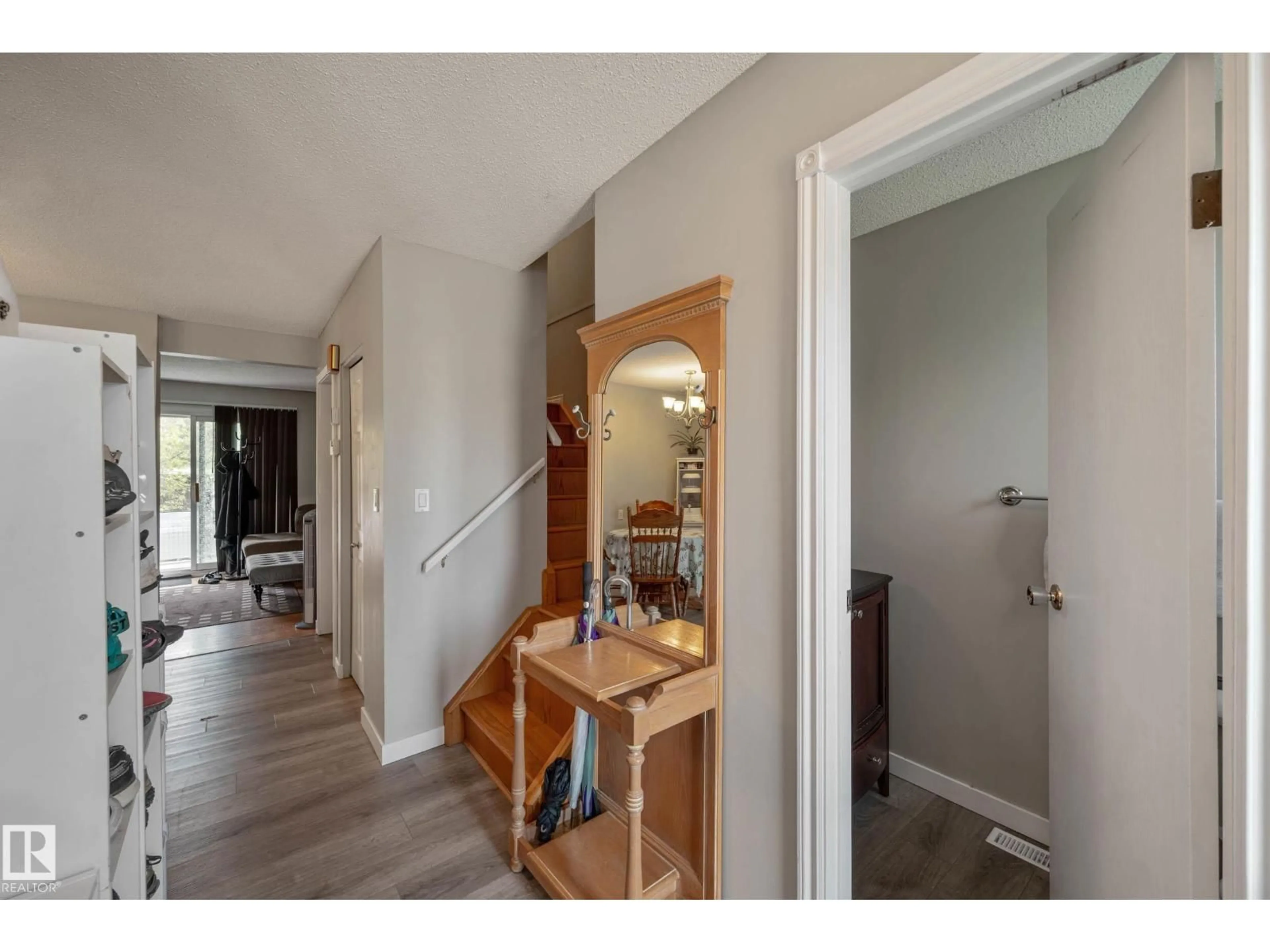 Indoor entryway for 9909 171 AV, Edmonton Alberta T5X4X2