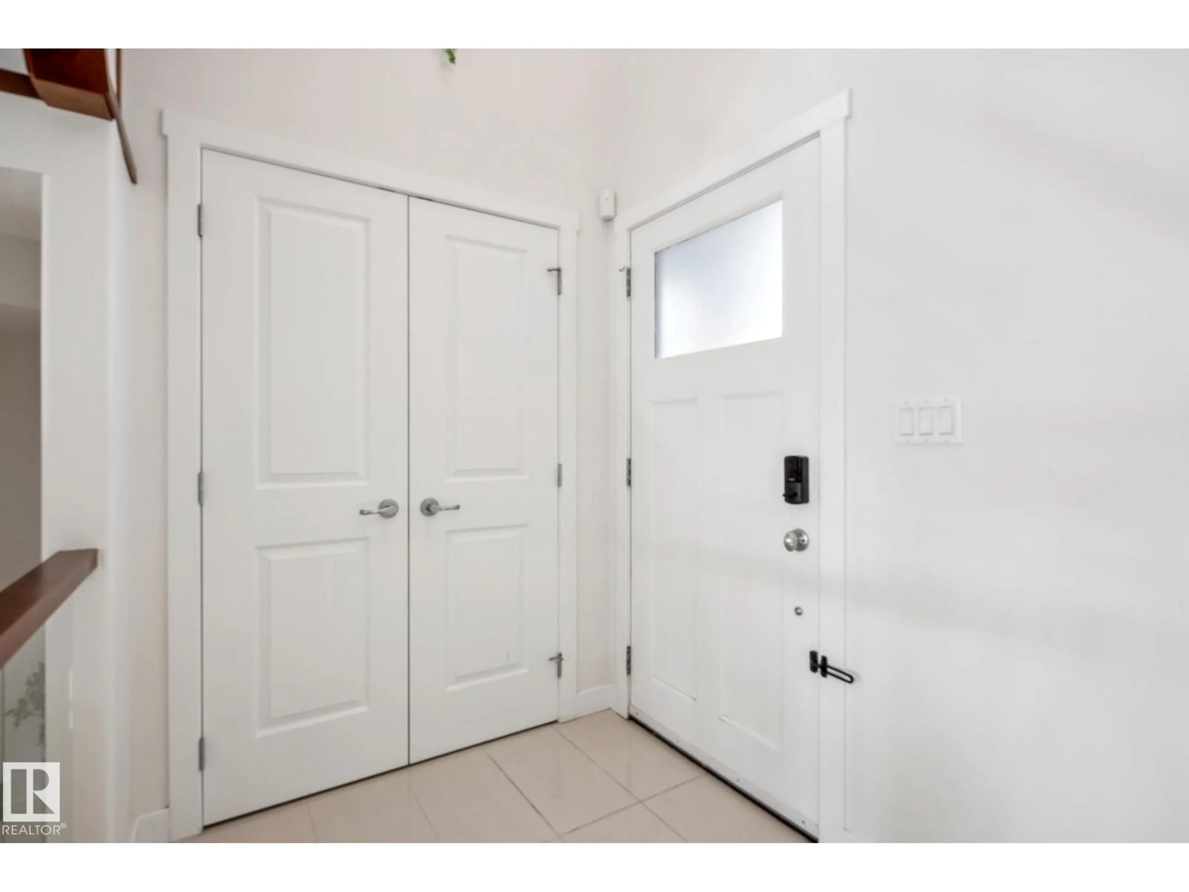 Indoor entryway for SW - 3811 KIDD BAY BA, Edmonton Alberta T6W2R3
