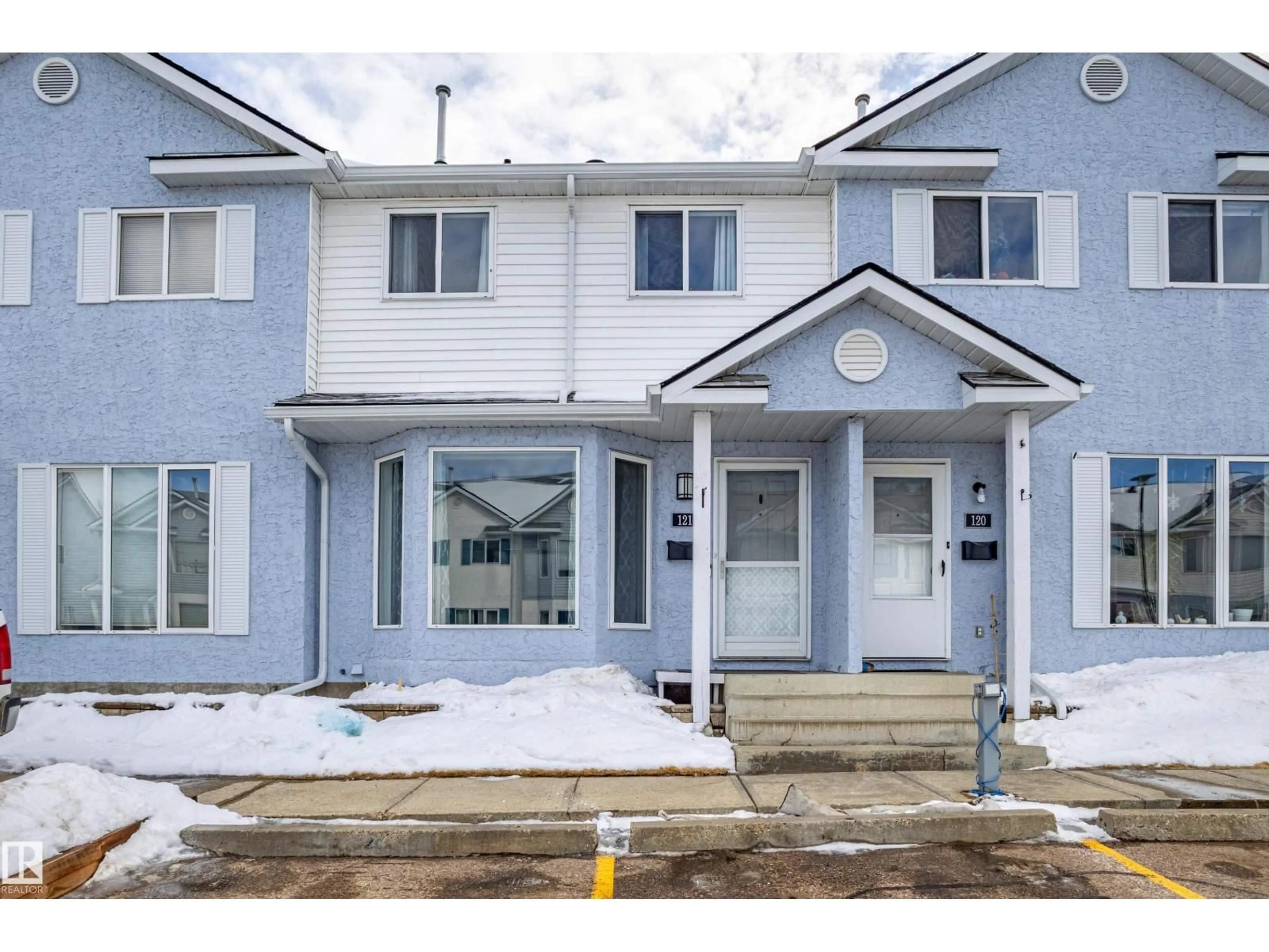 Home with vinyl exterior material, street for 1 - 121 ABERDEEN WY, Stony Plain Alberta T7Z1M9