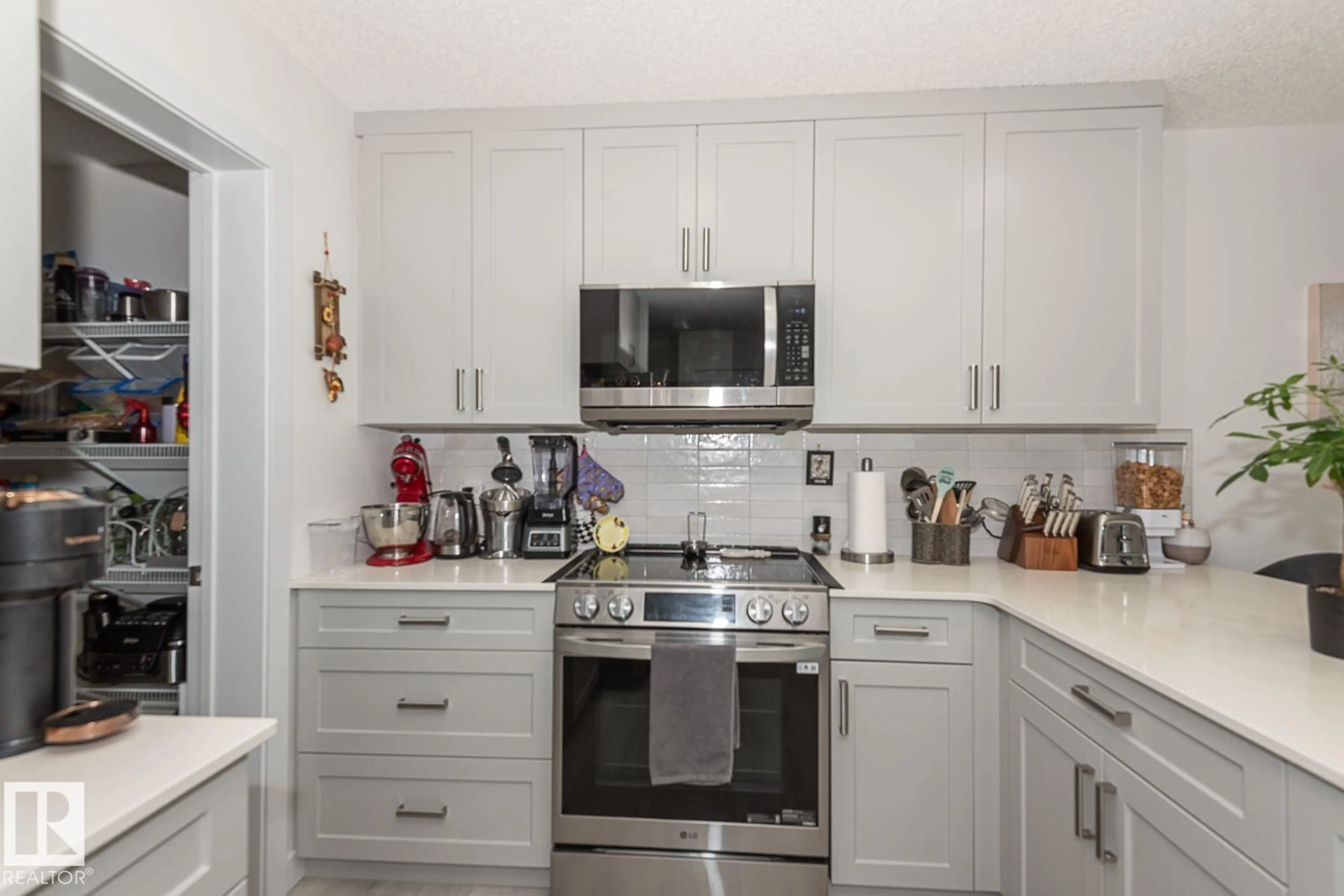 Standard kitchen, unknown for SW - 3416 169 ST, Edmonton Alberta T6W5M4