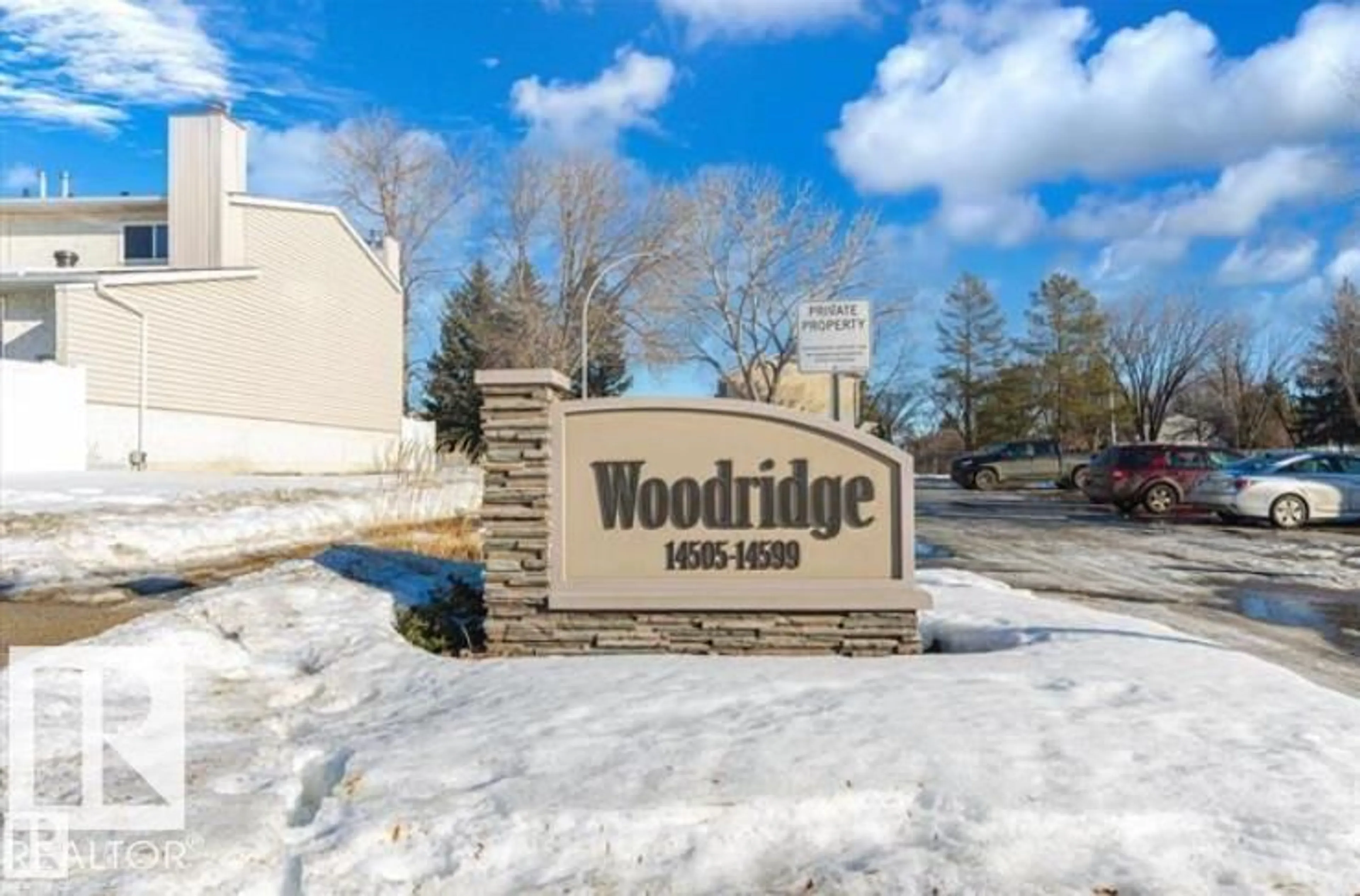 Indoor foyer for 33 14569 121 ST NW, Edmonton Alberta T5X2S2